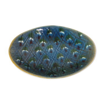 Vintage ravier rests covered
