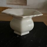 Petit vase Delft hexagonal en céramique blanc cassé