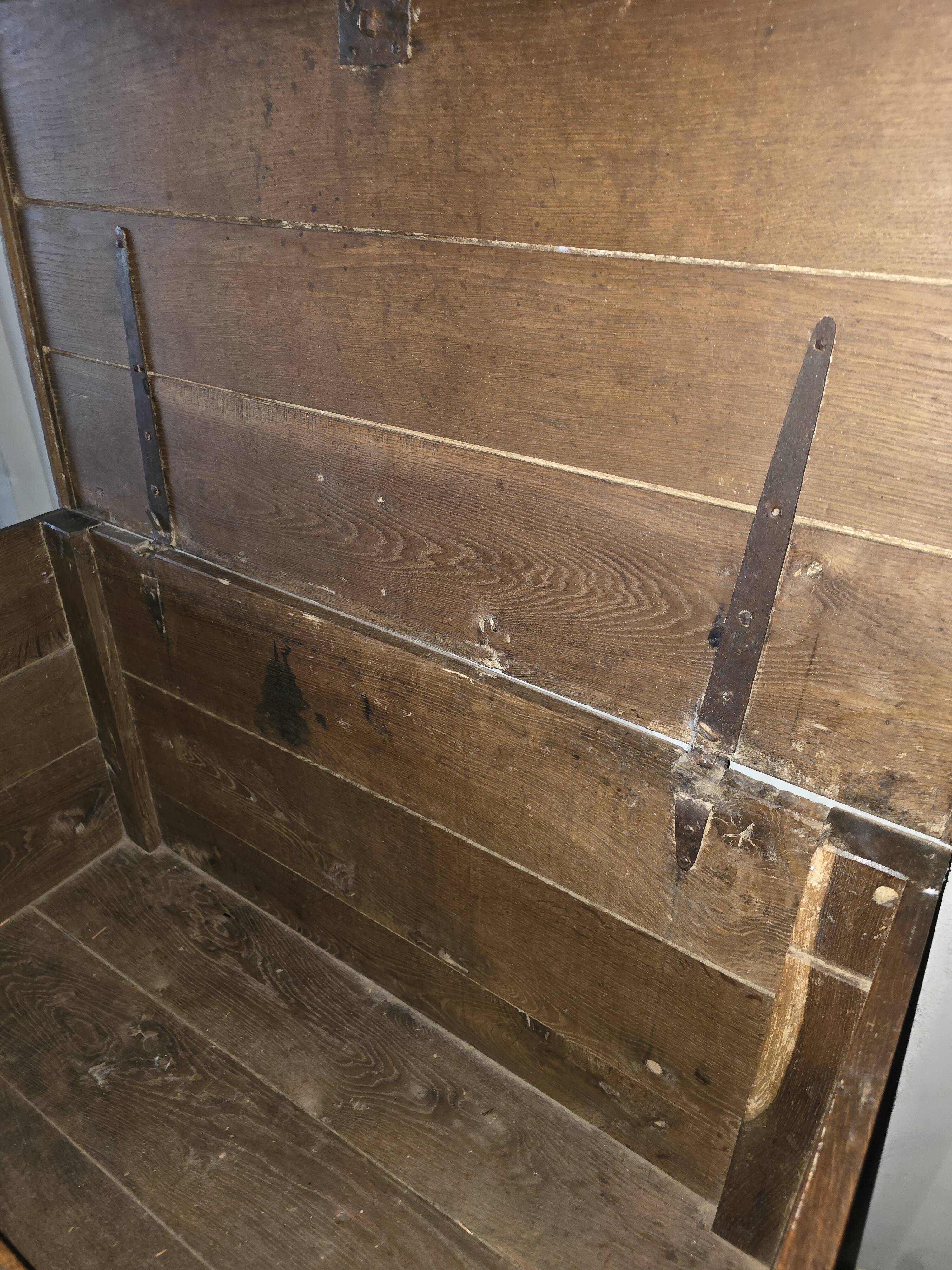 Antique wooden chest/box – authentic patina, opening lid