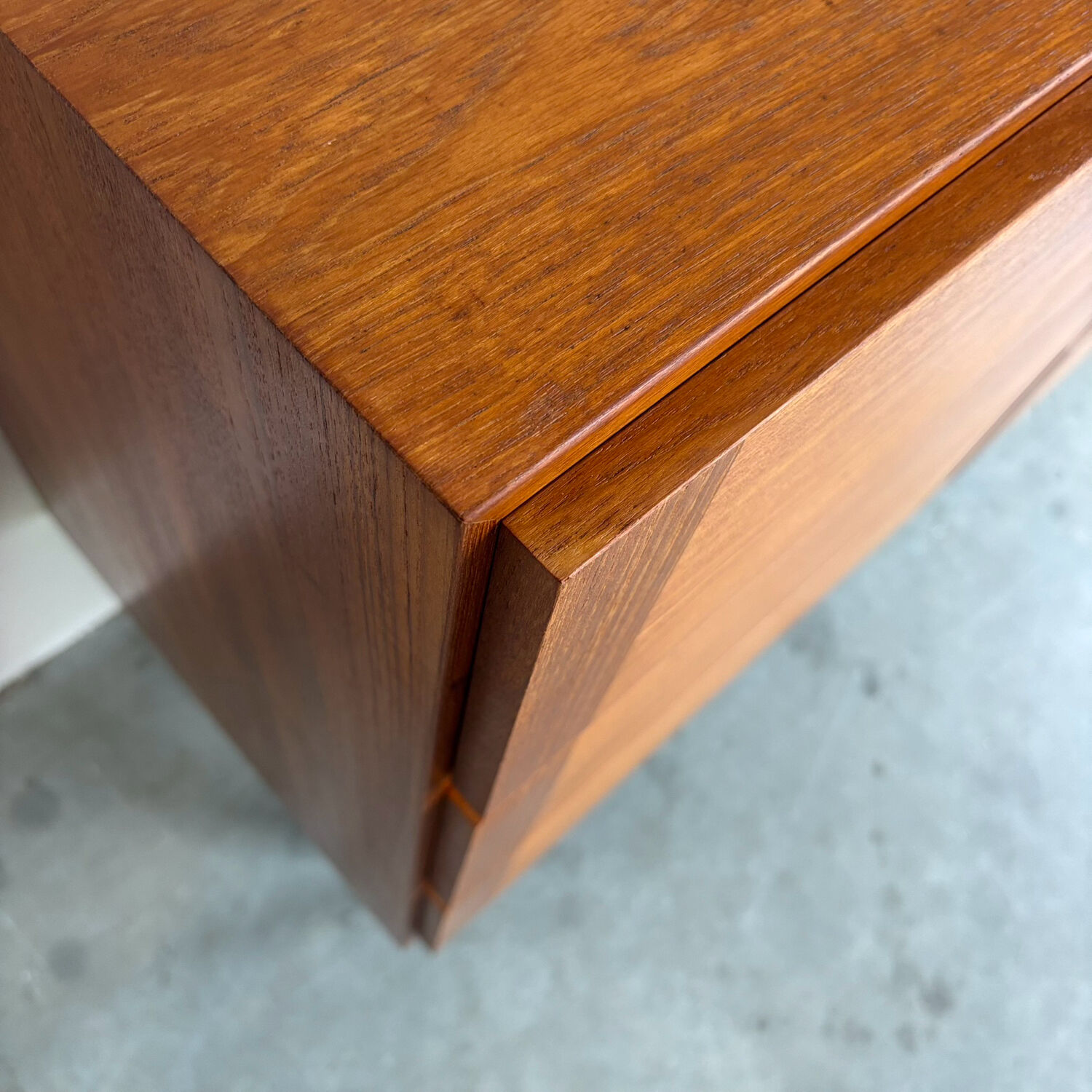 Commode double vintage danoise en teck