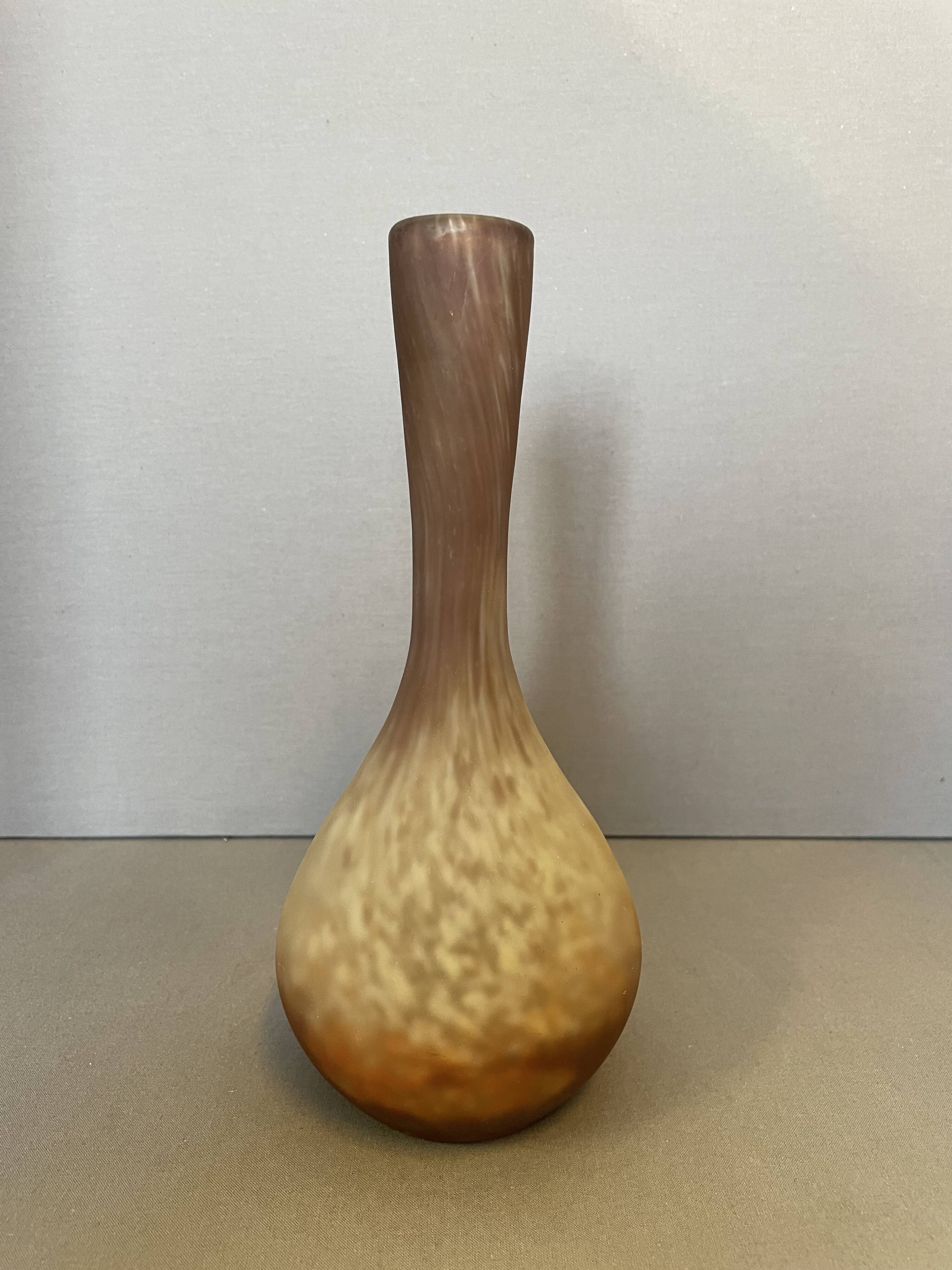 Muller Frères single-flower vase