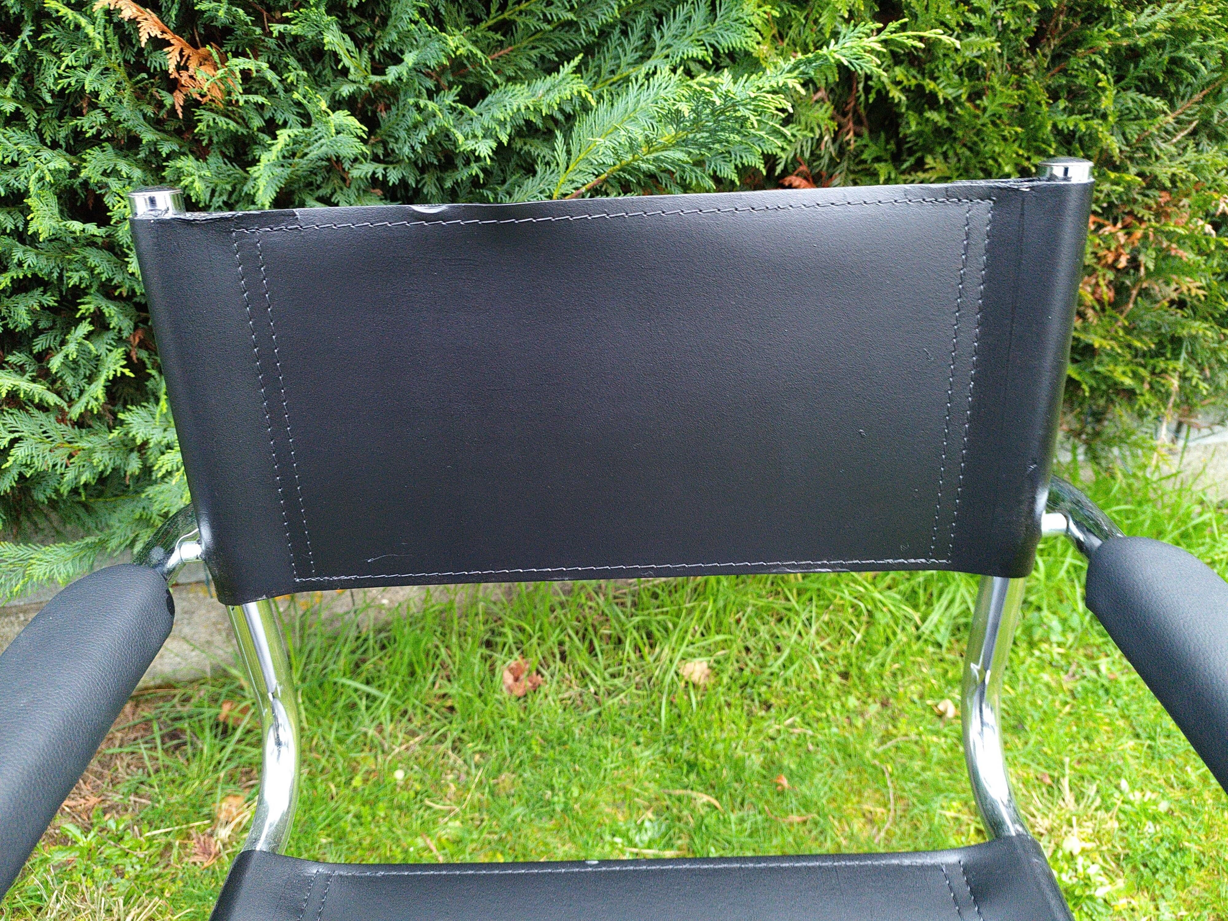 Set of 2 cantilever chairs in the style of Mart Stam.