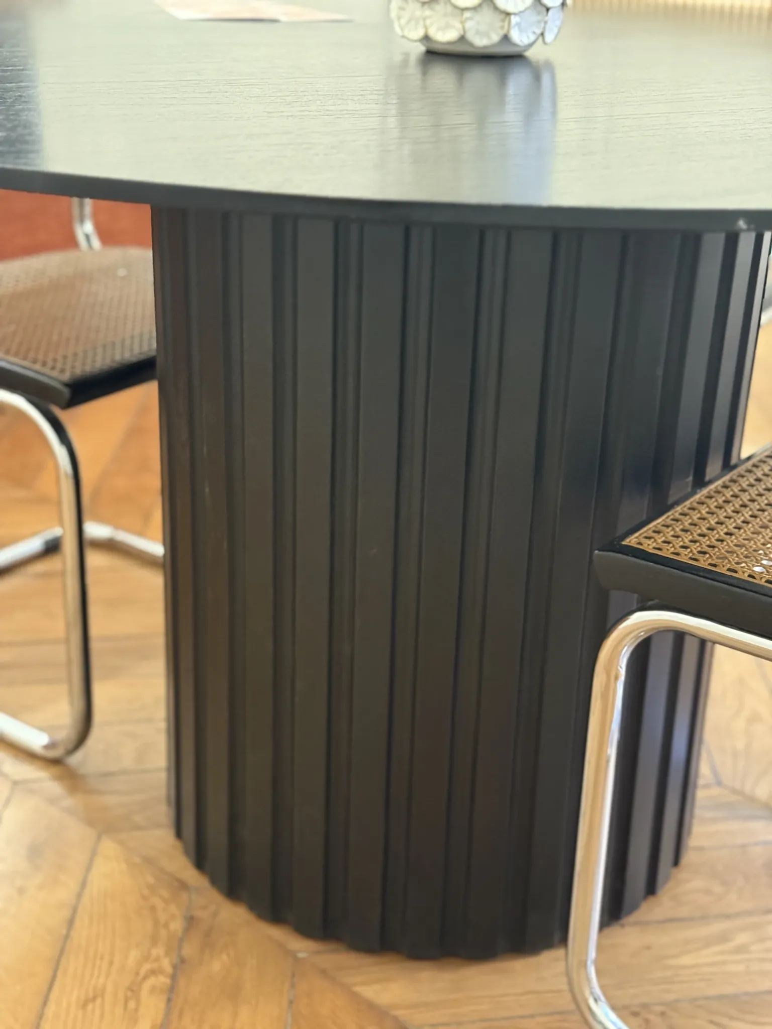 Round table HK living 140cm black