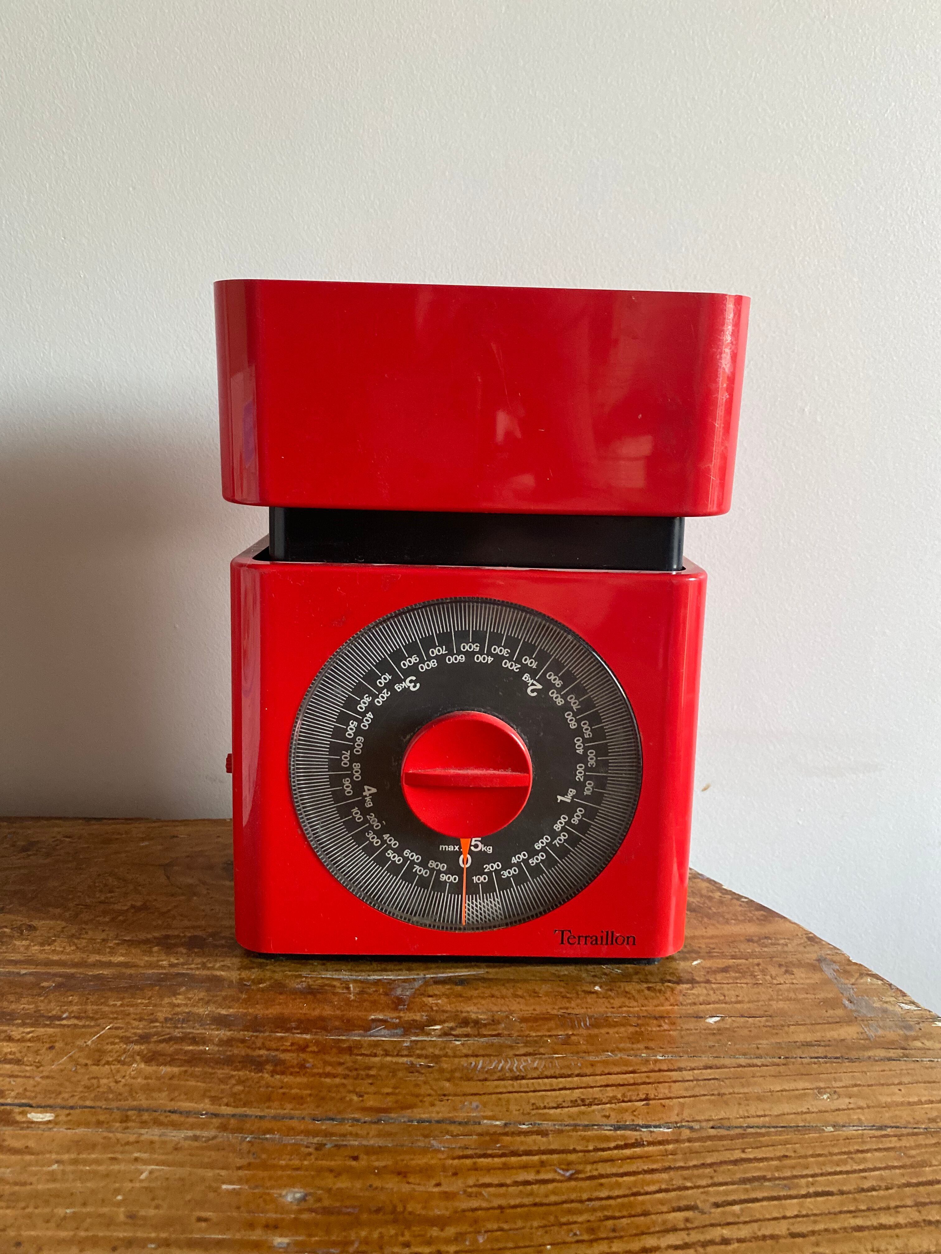 Terraillon red kitchen scale