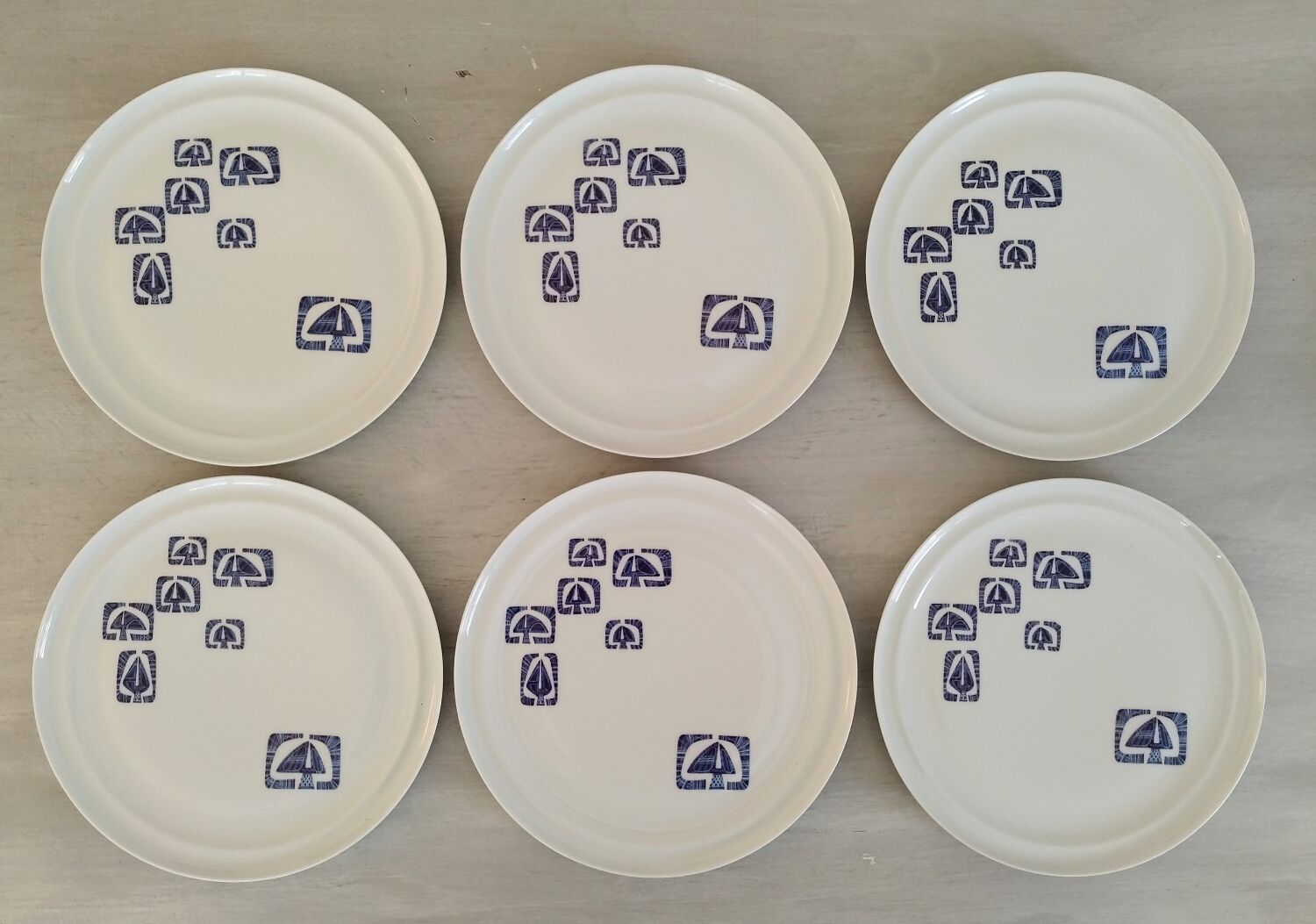 Flat plates in Paris porcelain decor Lima