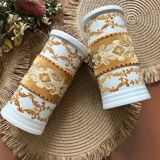 2 vases, English style pots