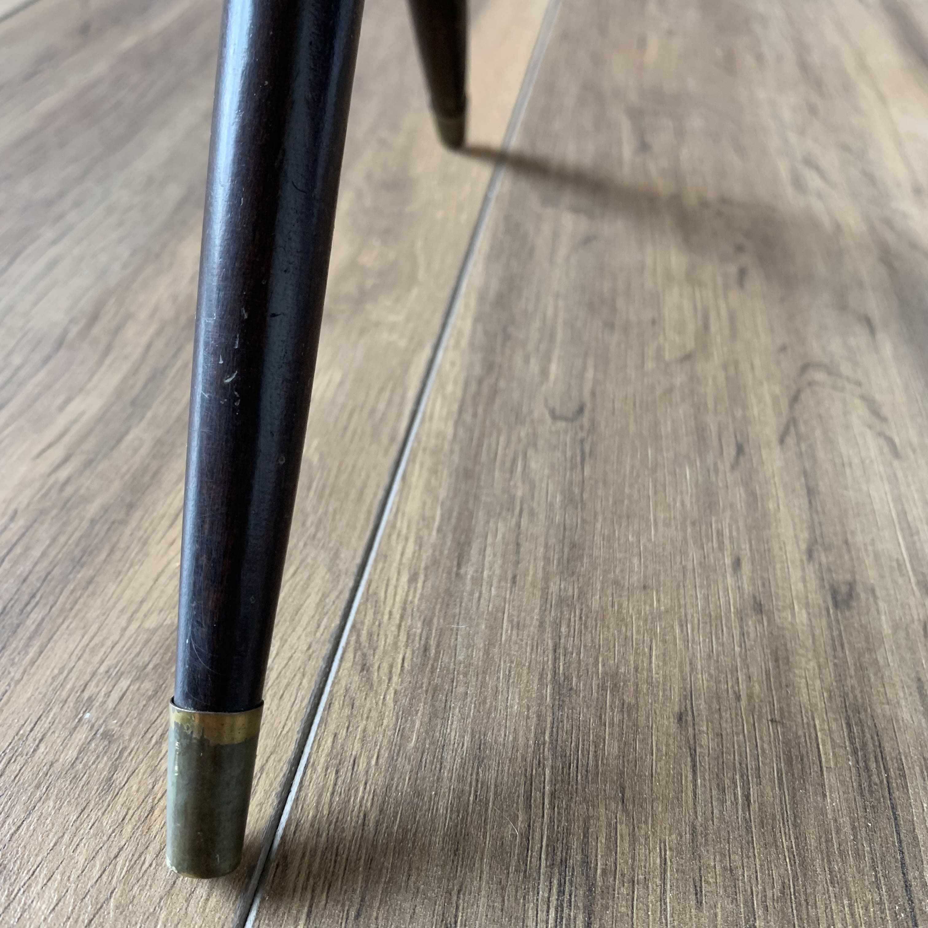 Folding magazine rack