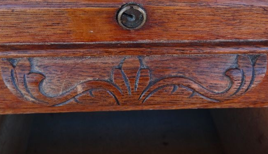 Bureau américain à caisson en chêne