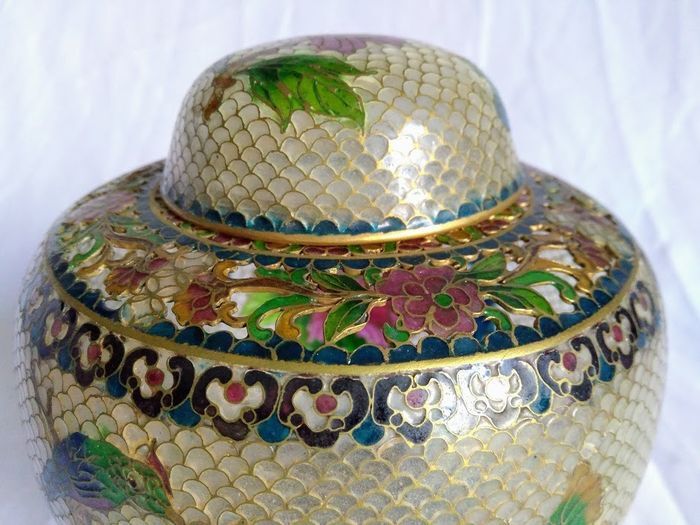 Openwork plique-à-jour enamel pot - 1920 to 1949 - China