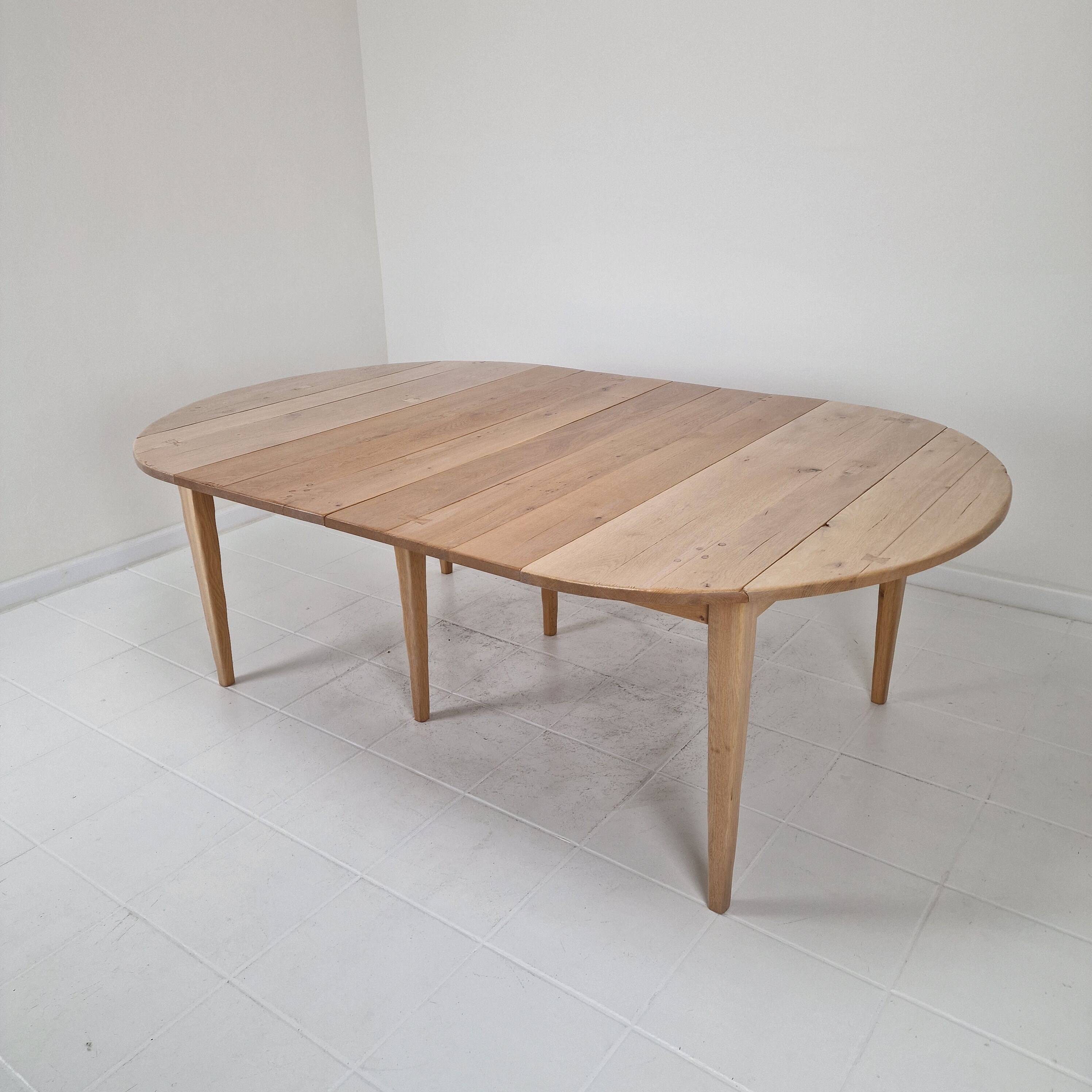 Extendable Solid Oak Dining Table with 2 Leaves
