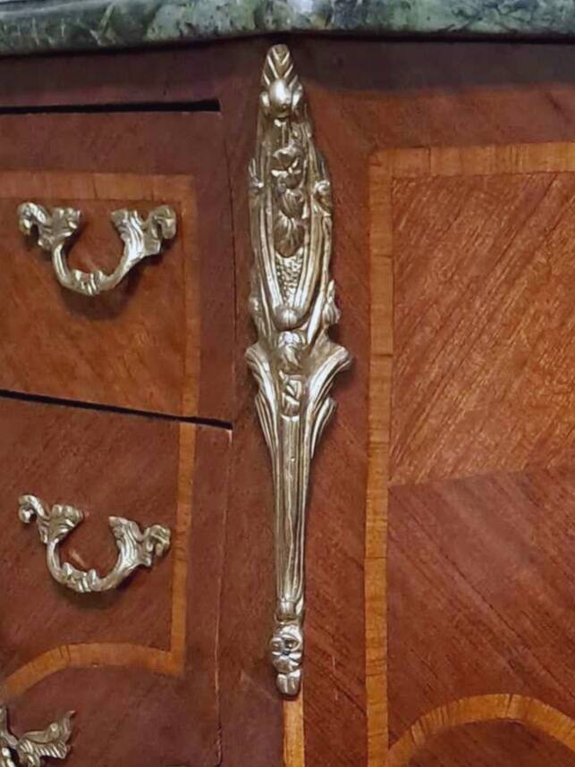 Marquetry chest of drawers