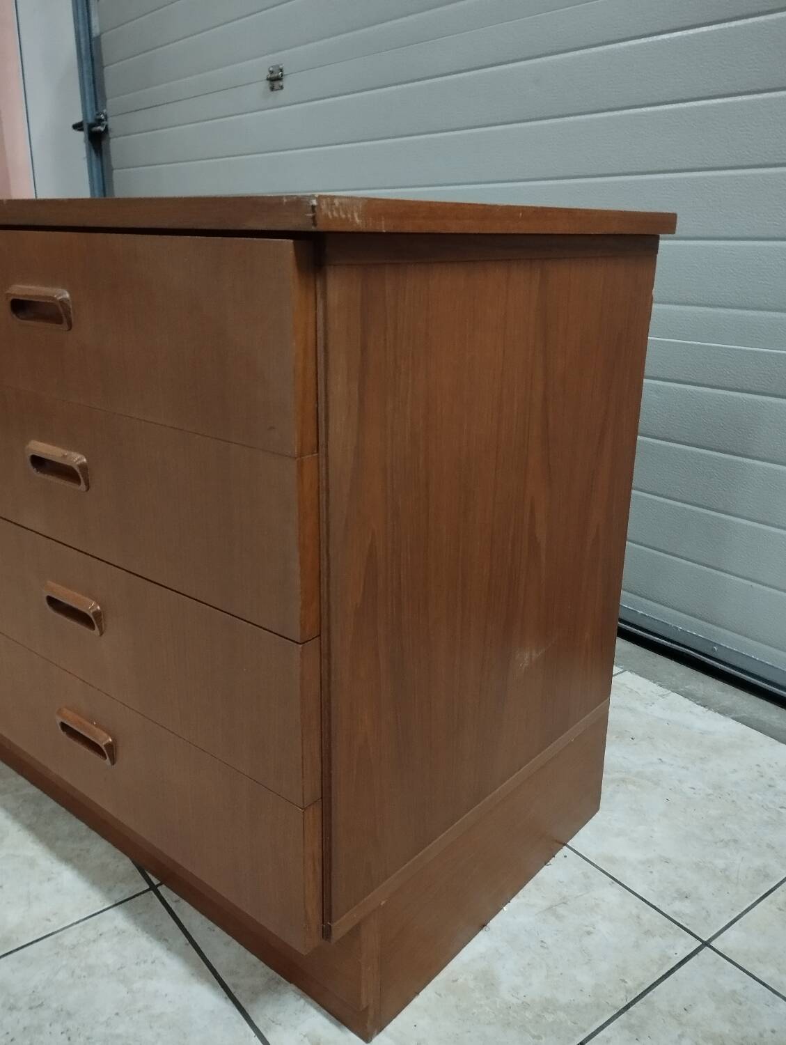 Scandinavian chest of drawers with 8 drawers