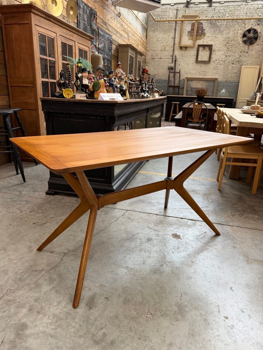 « Table hélicoptère » par E. Gomme pour G-Plan