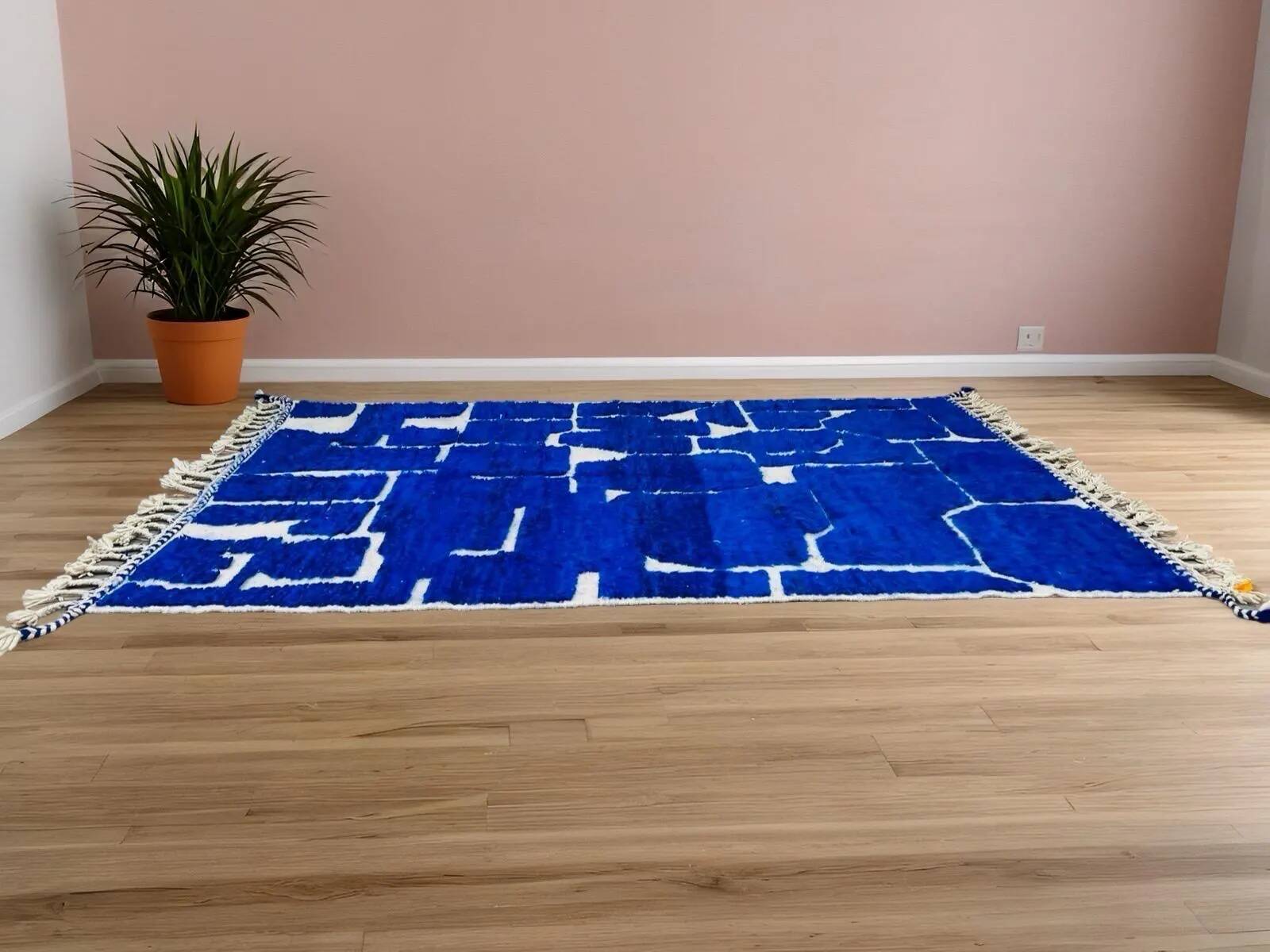 Berber rug in pure wool, handmade, 250x150 cm, made in Morocco.