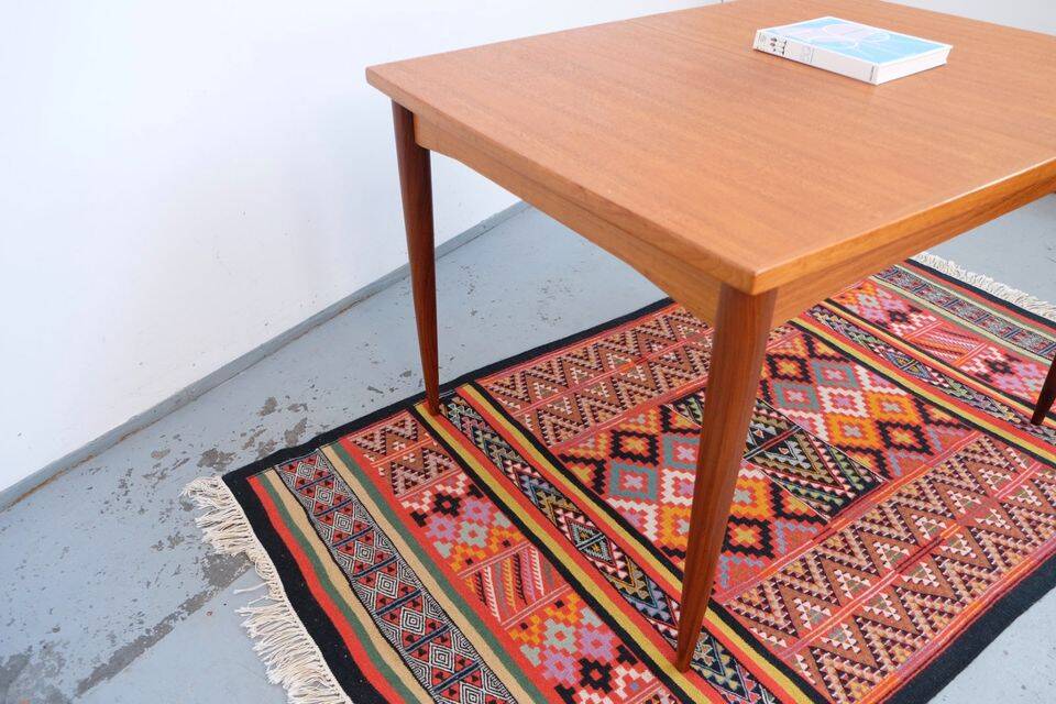Vintage dining table from the 60s/70s, in teak, retro/vintage style, made of teak.