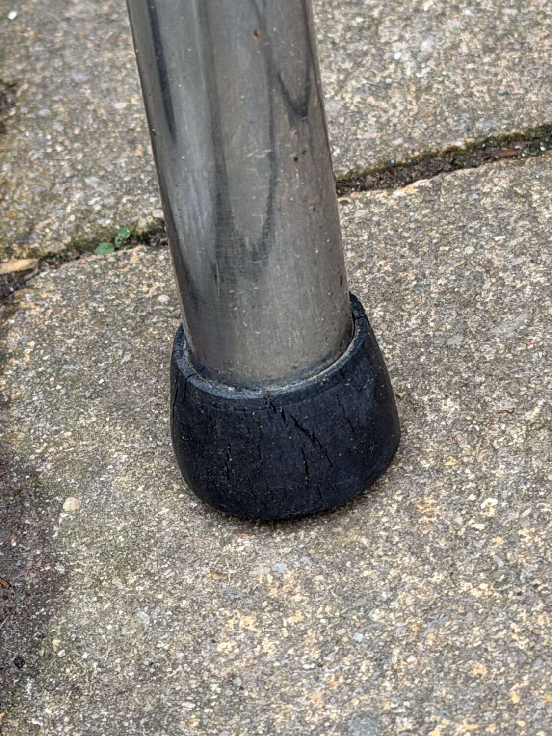 Pair of tripod workshop stools with screws from 1970.