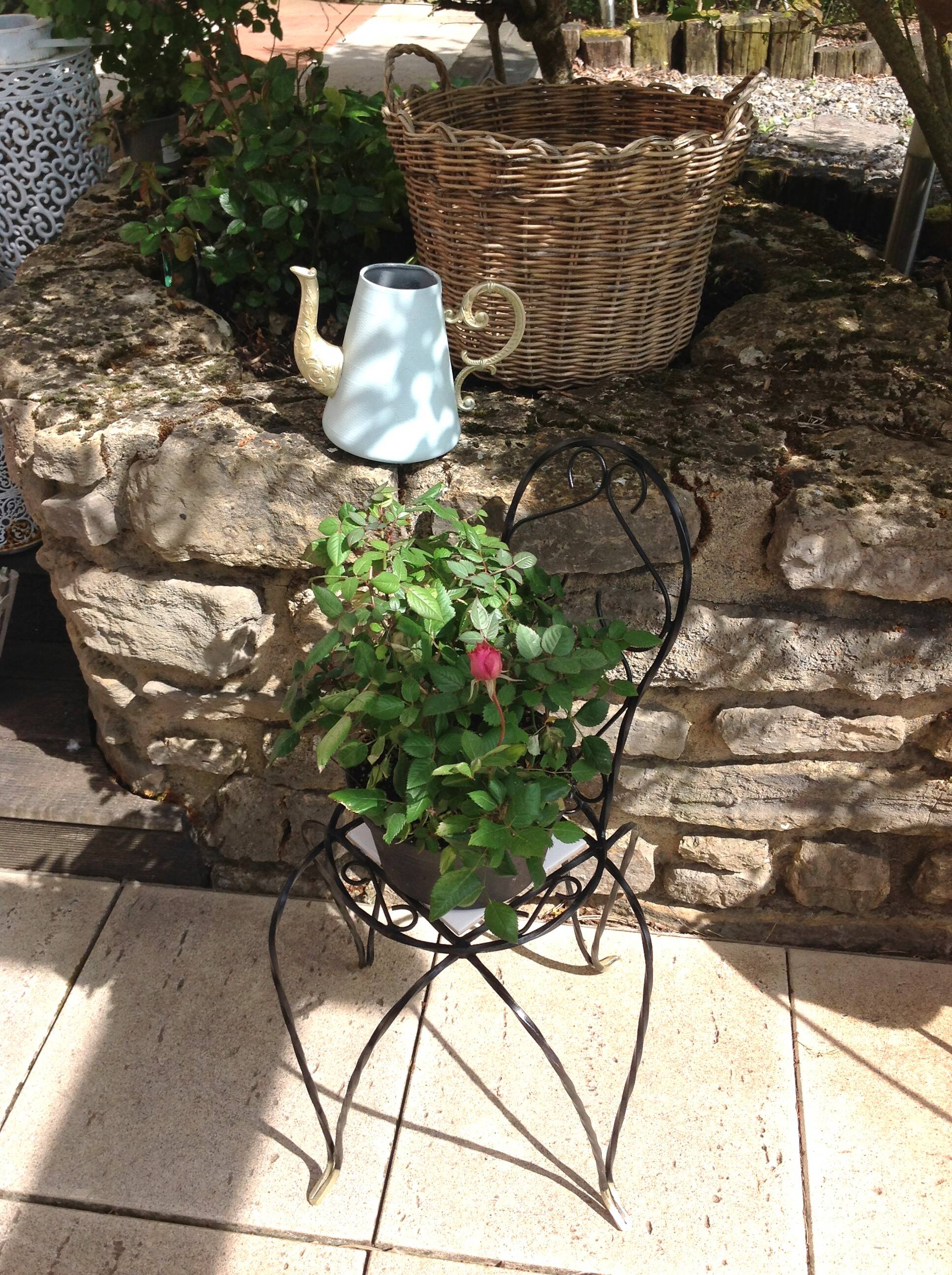 Plant holder "chair" in wrought iron and earthenware / vintage 60s-70s