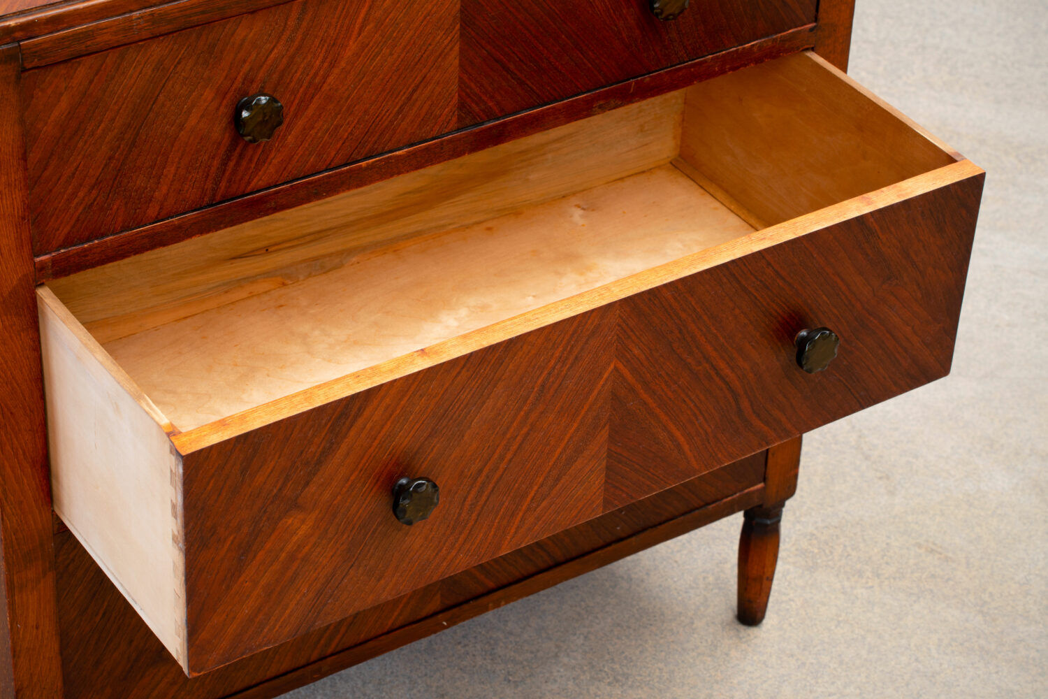 Vintage 1930s chest of drawers