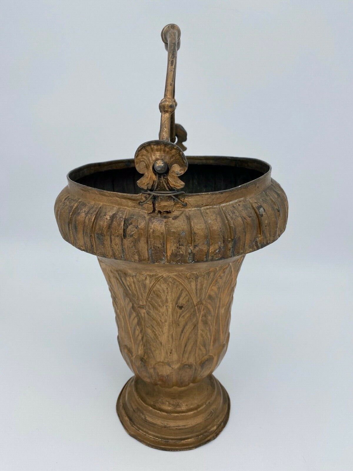 Bucket in metal XIX eme gold enhancer palmettes grande decoration