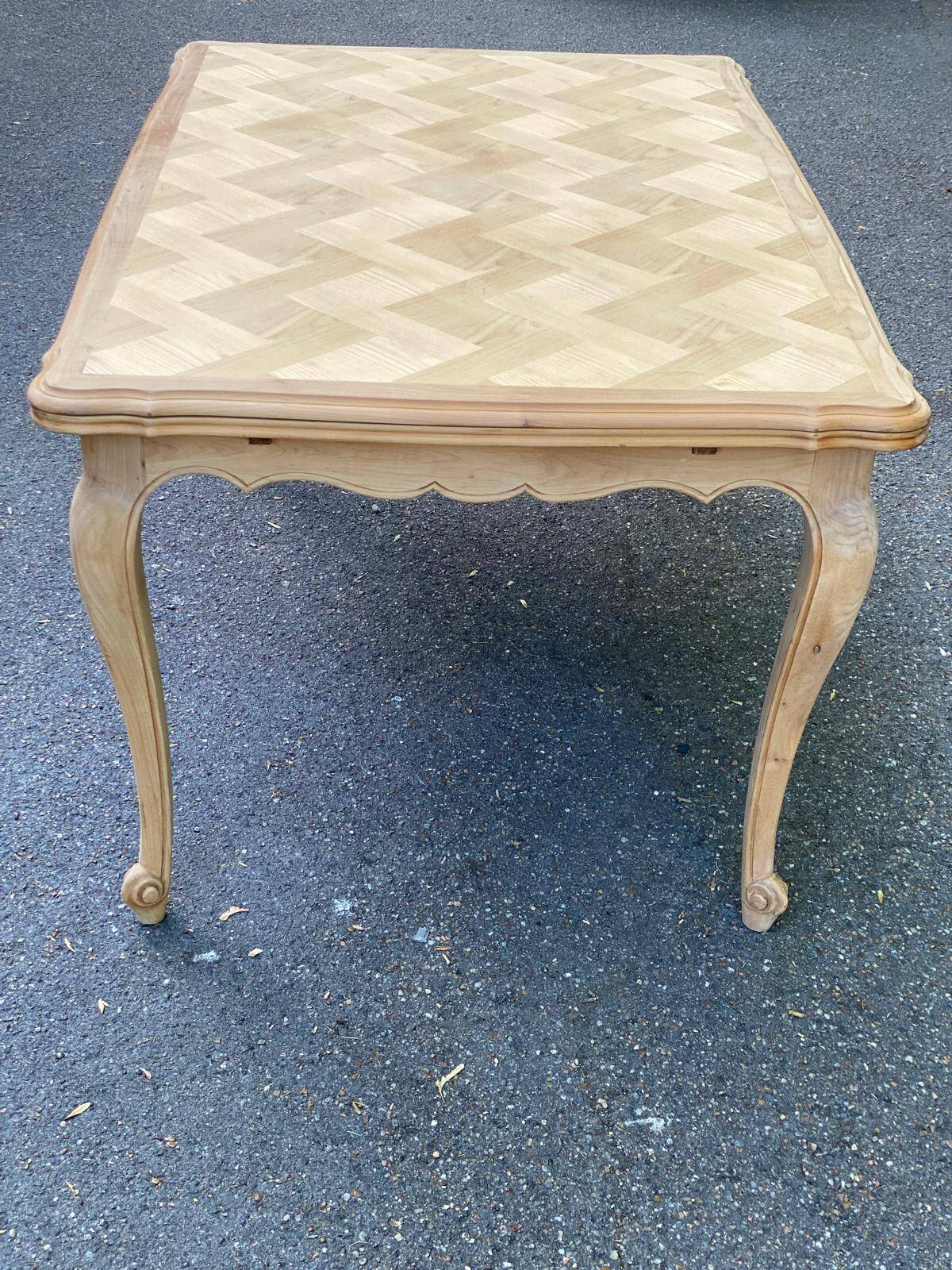 Table à manger Louis XV extensible rénovée en bois brut