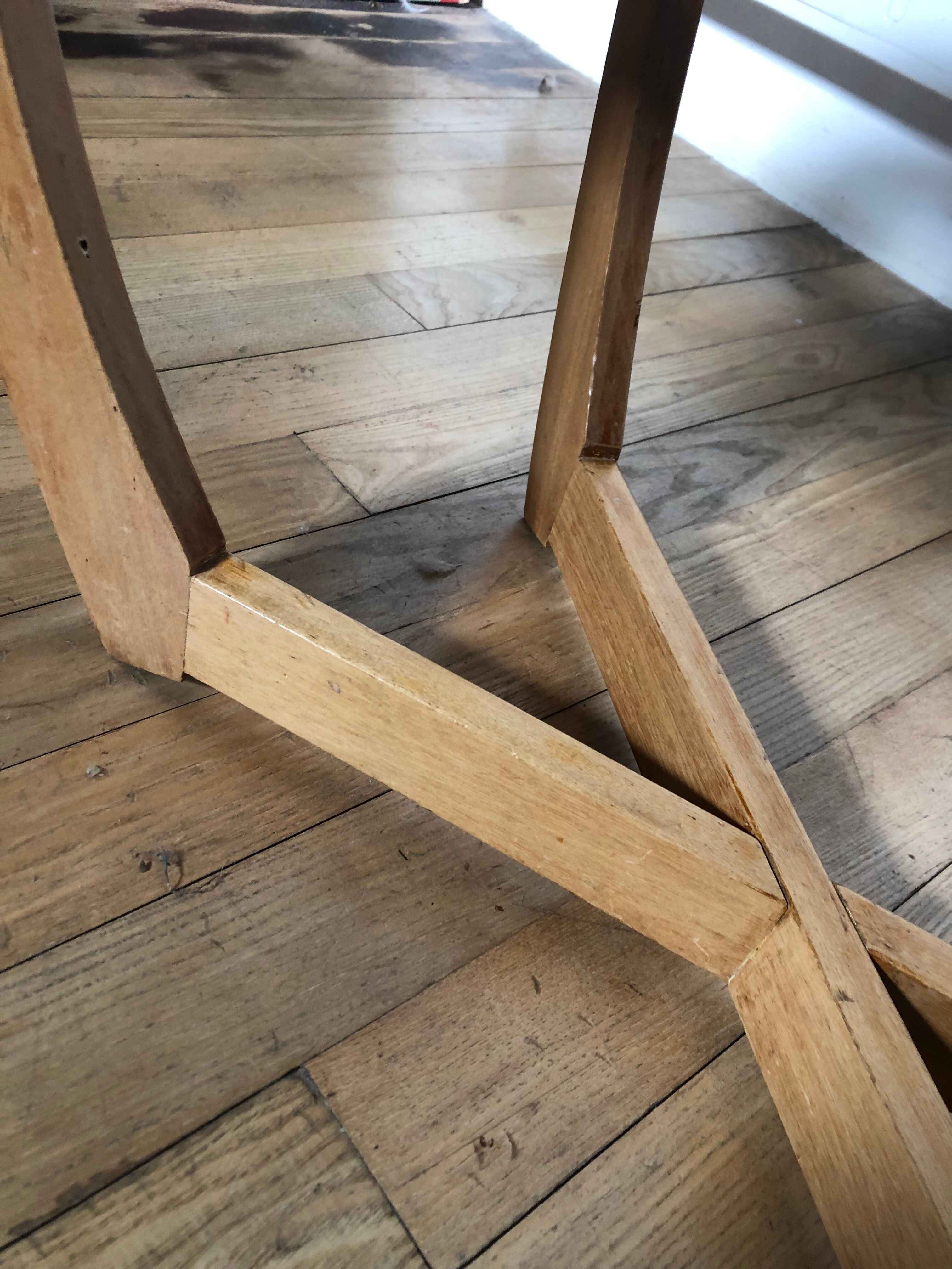 Oval coffee table
