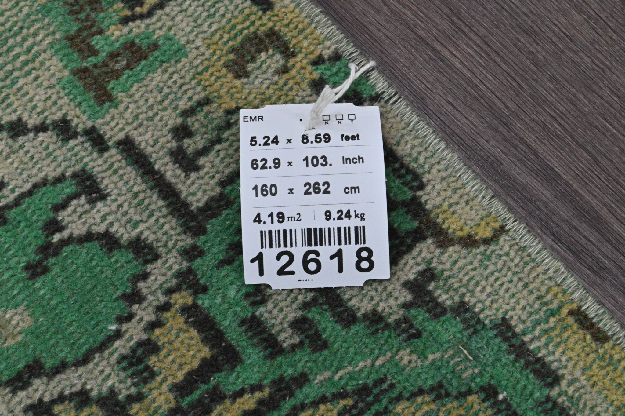 Vintage green and olive Turkish rug with a medallion, hand-knotted, 160 x 262 cm.