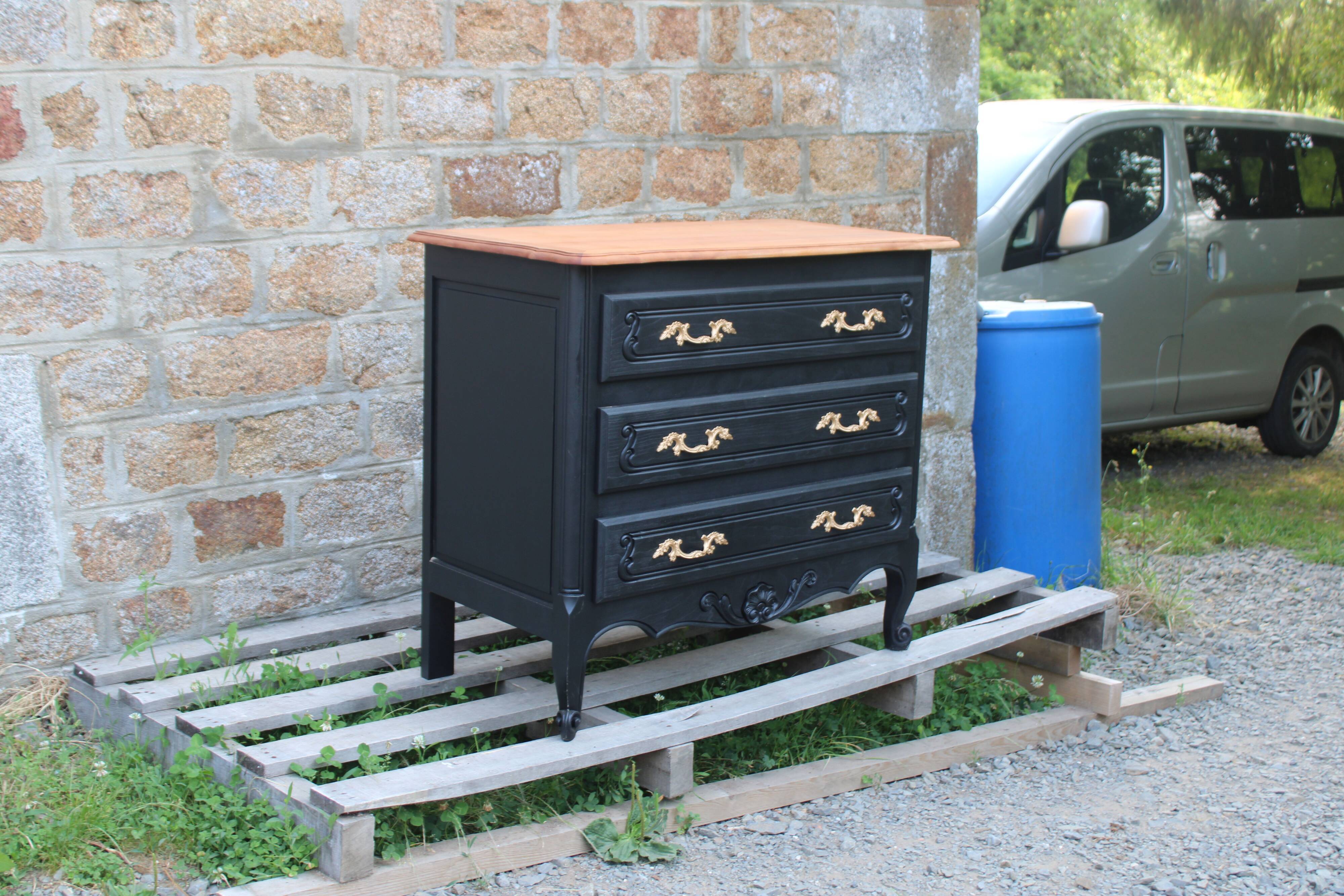 Louis XV style black commode with natural wood top – 3 drawers
