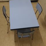 Table en formica bleu et ses 3 chaises