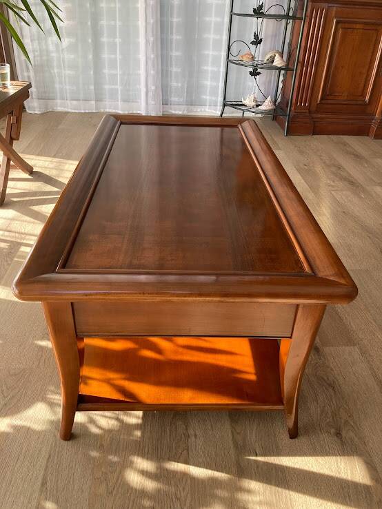 Rectangular mahogany coffee table with drawer
