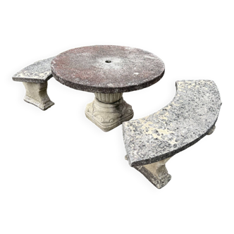 Garden furniture in reconstituted stone: 2 half-circle benches (h41x143x52) + 1 round table (h65xd107)