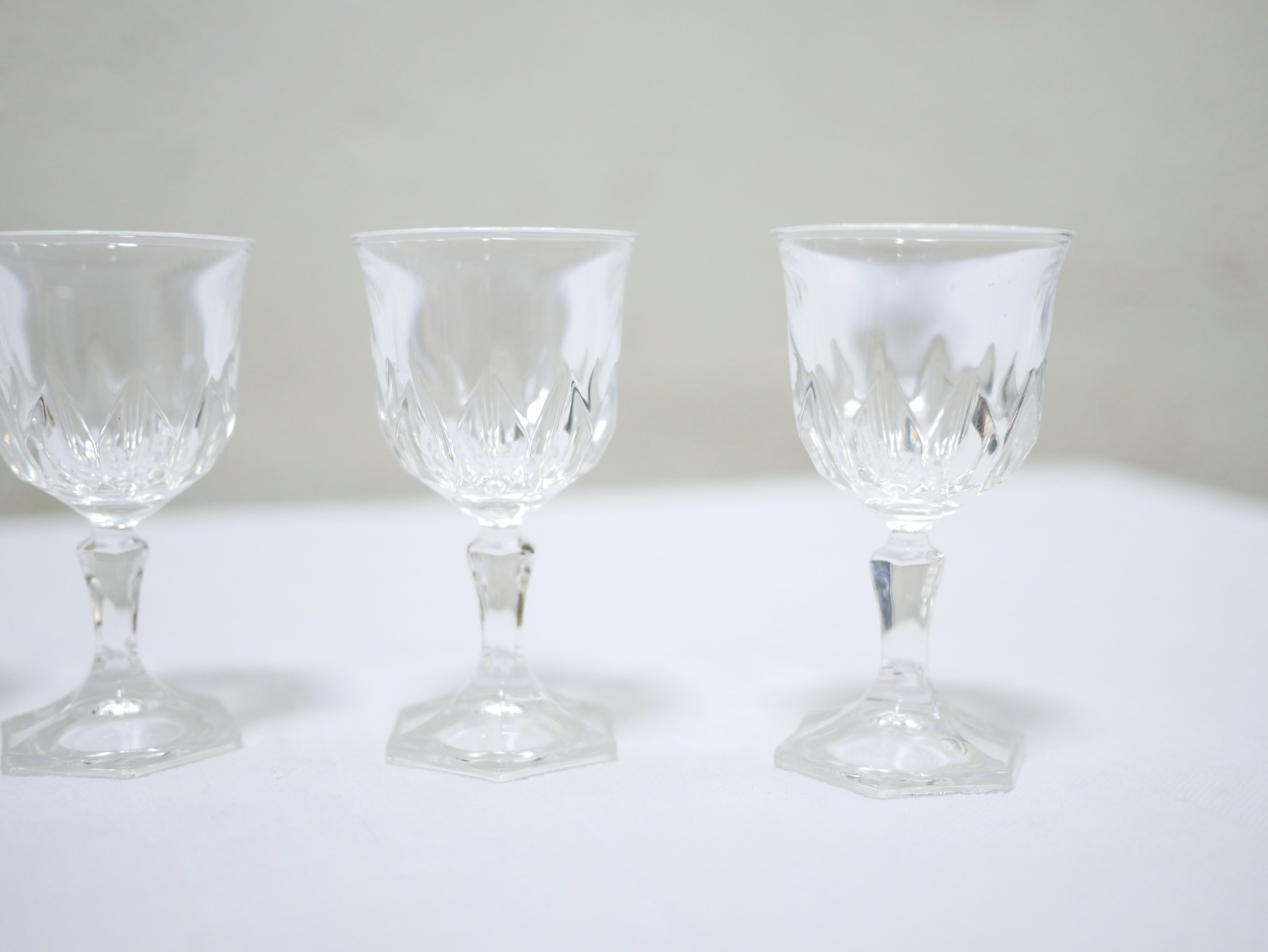 Series of 4 glasses with vintage liqueur cristal d'Arques