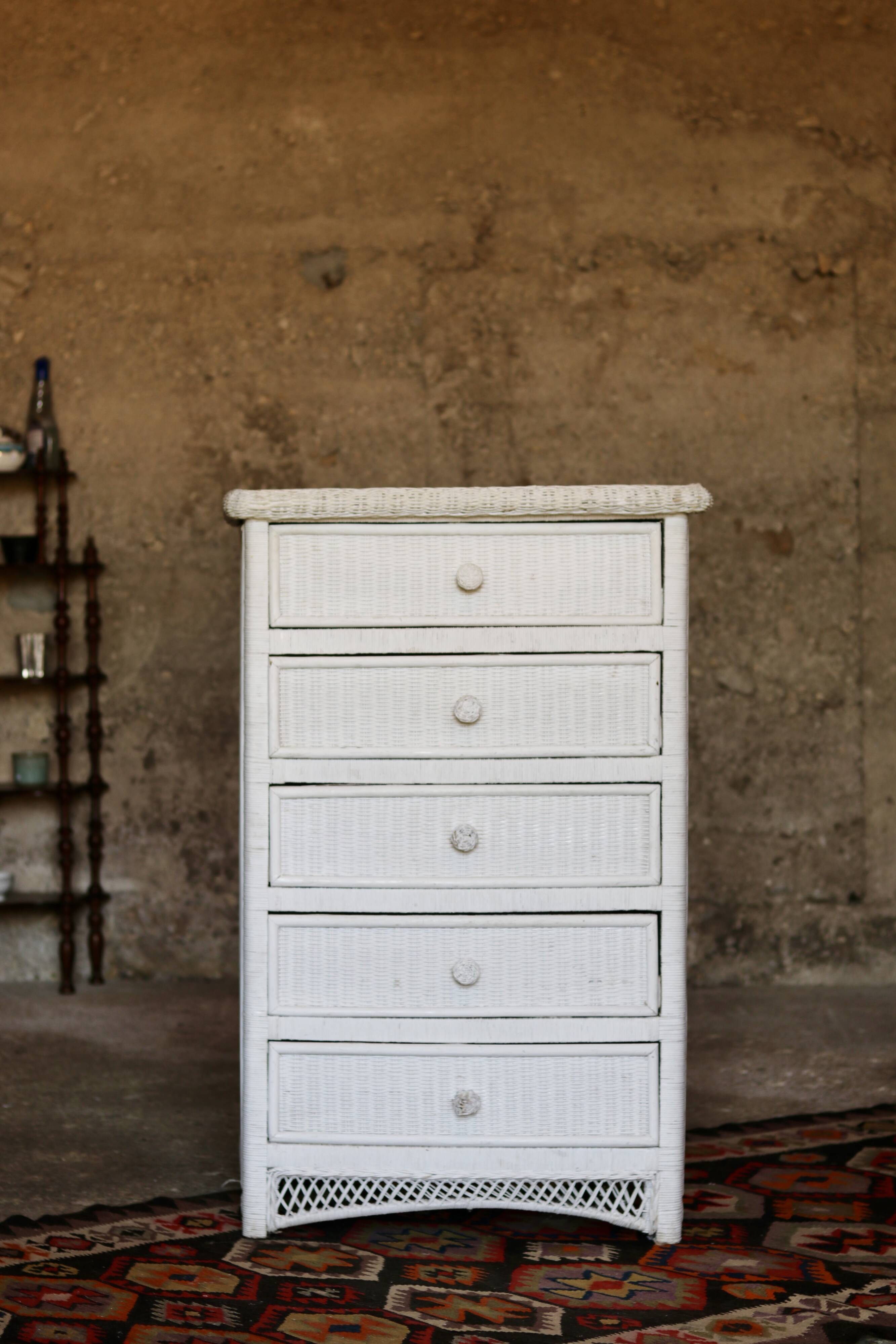 Chiffonnier vintage en osier blanc