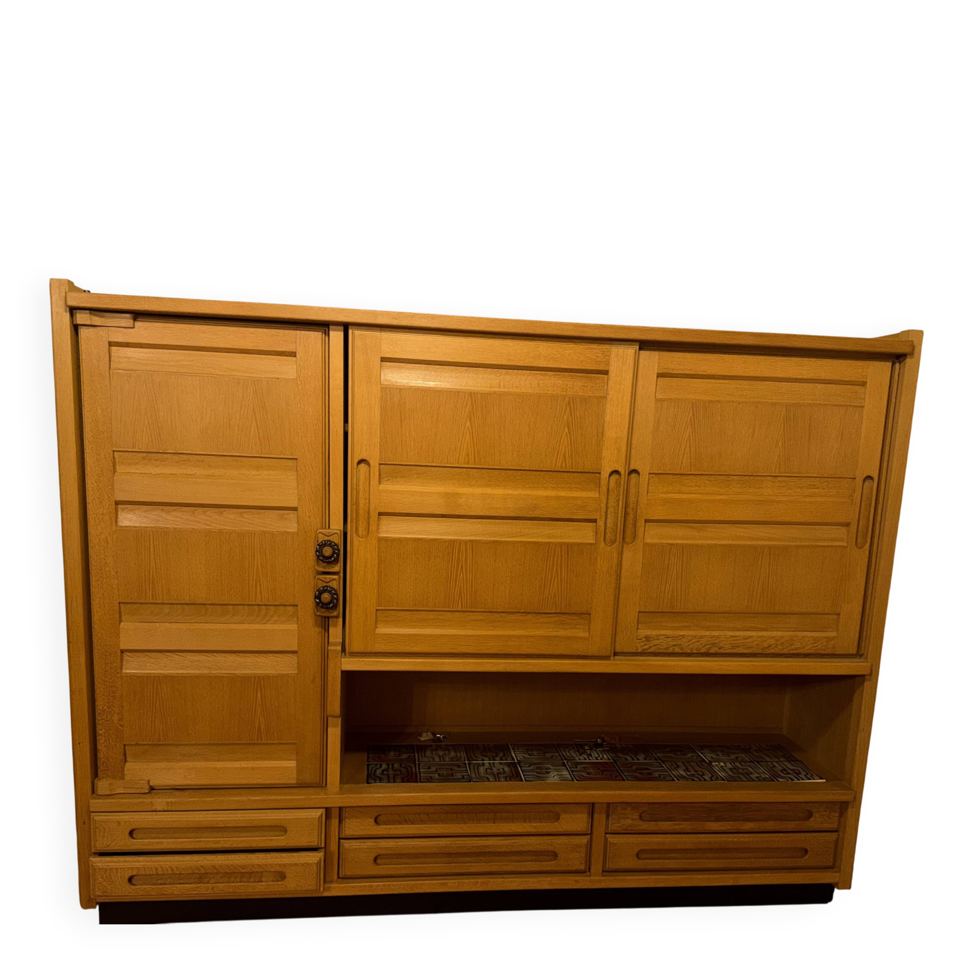 Library / Tall sideboard in solid wood and ceramics – Guillerme and Chambron
