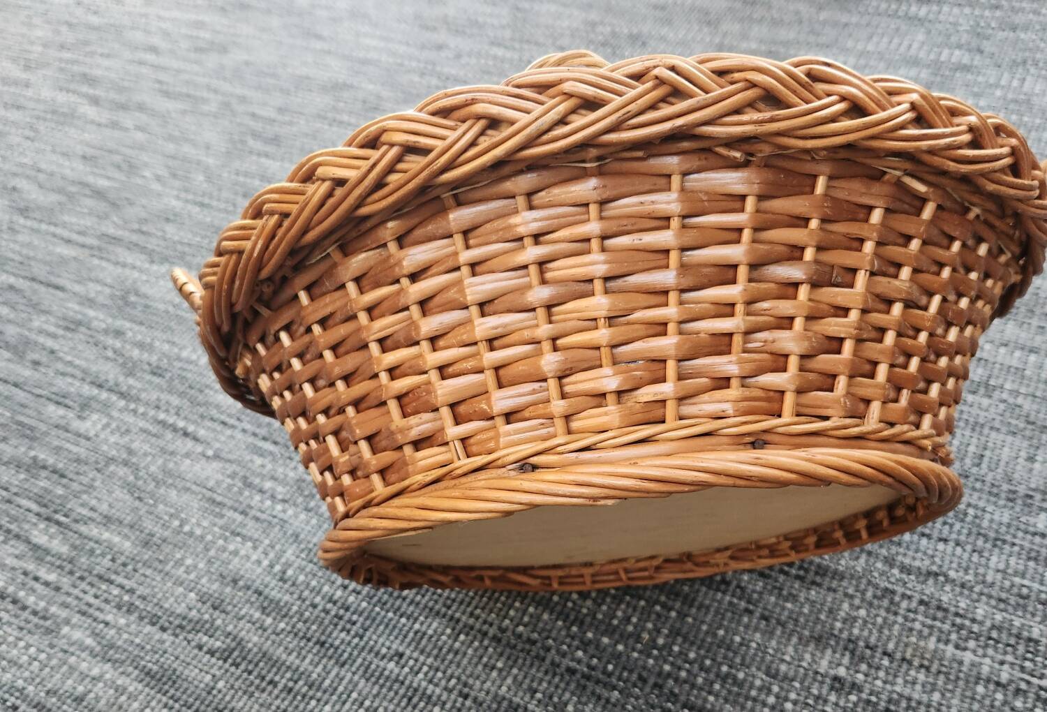 Woven wicker basket: vintage