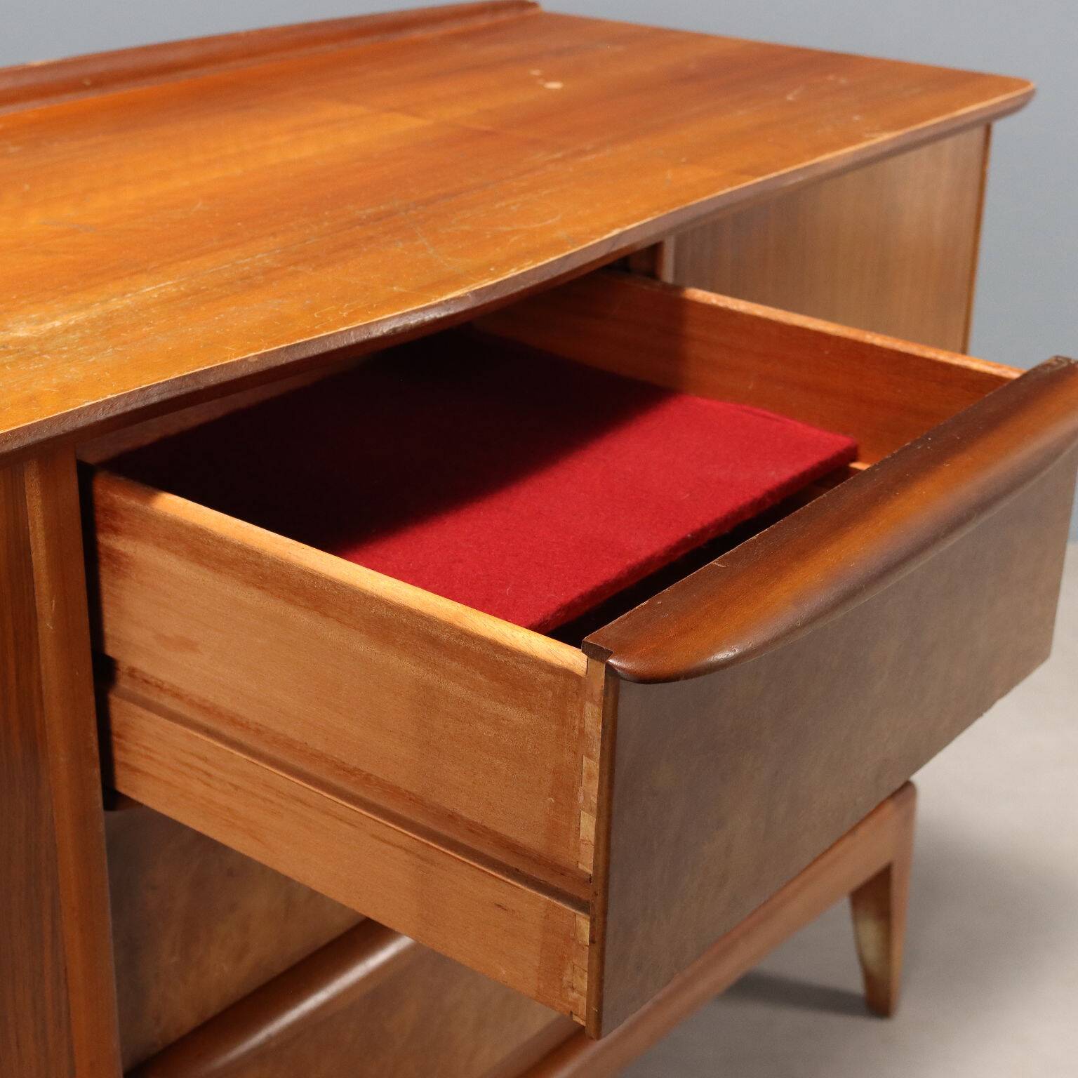 Buffet des années 1960 par un fabricant nord-européen