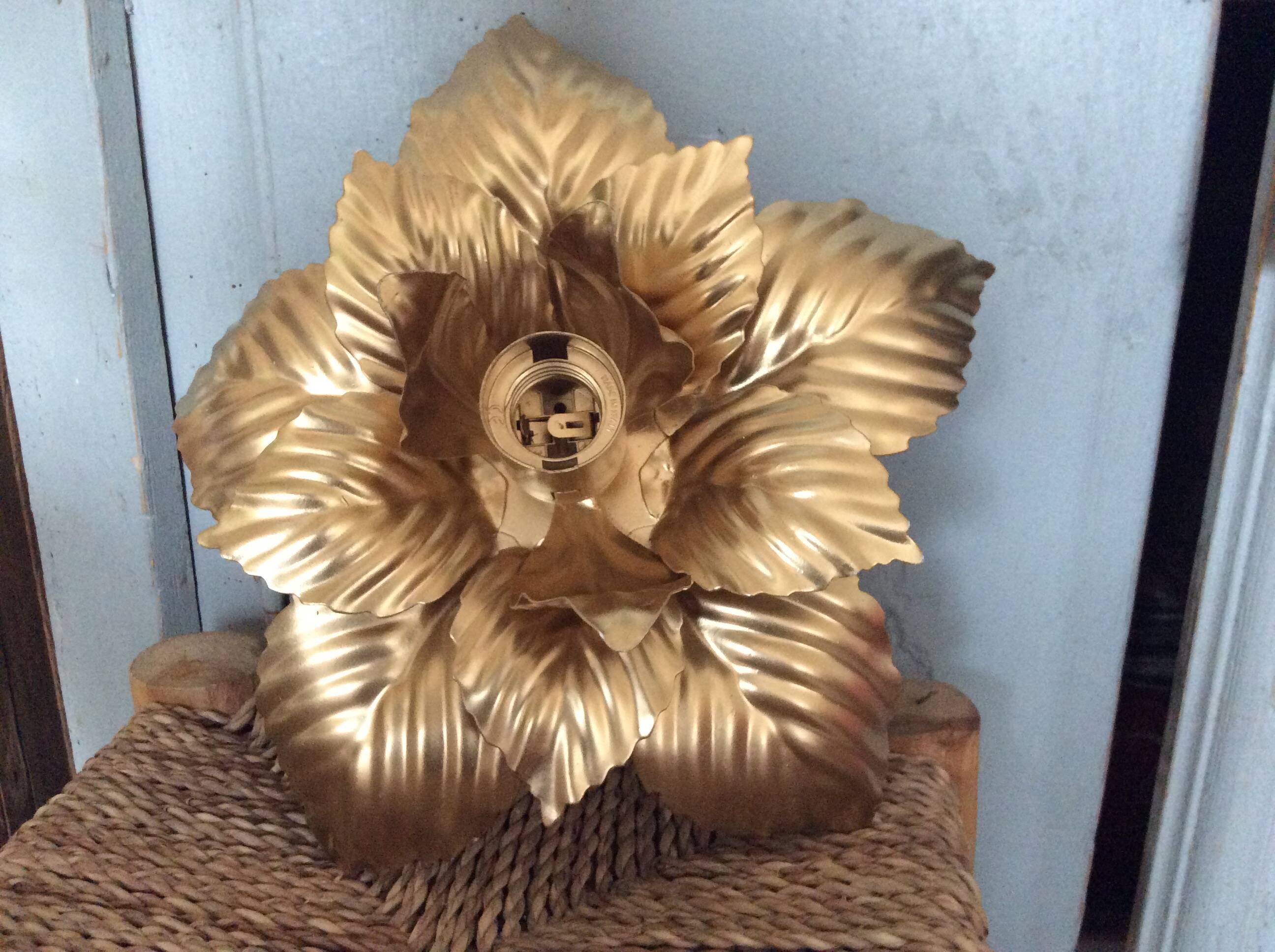 Gold metal flower wall light