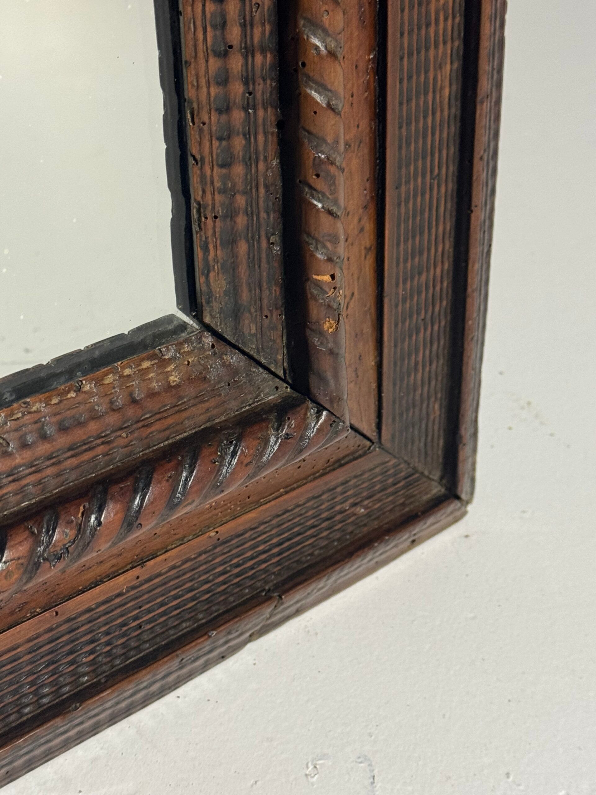 Miroir à cadre ondulé du XVIIIe siècle