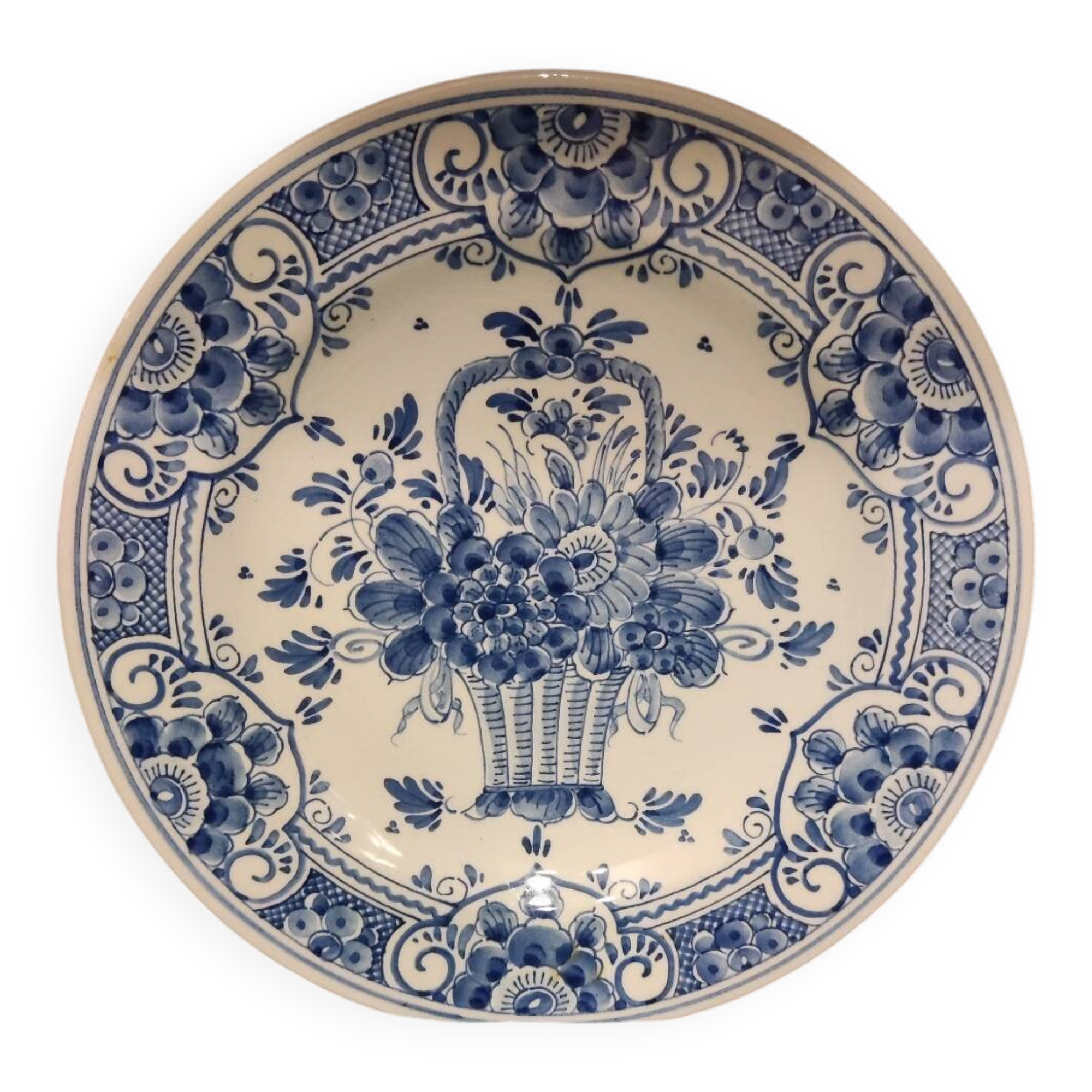 Delft plate with flower decoration