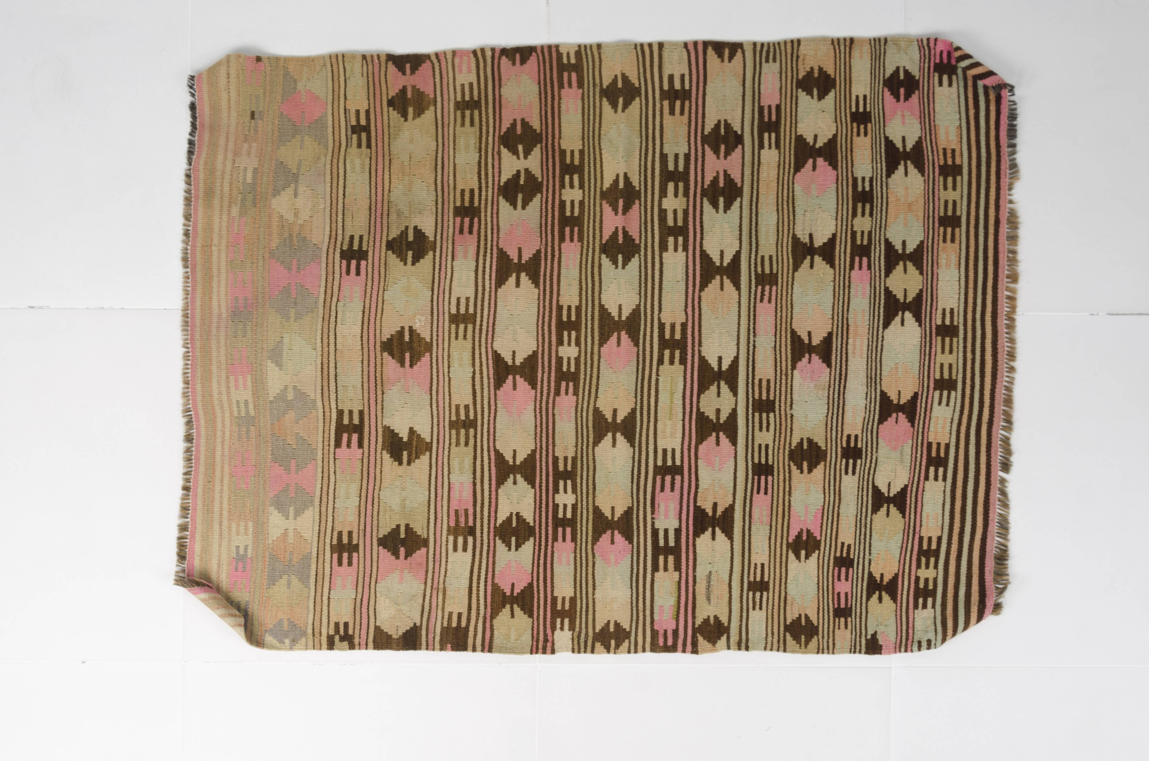 Vintage Turkish Kilim Rug, Handwoven Anatolian Accent Rug, Soft Kilimsku143