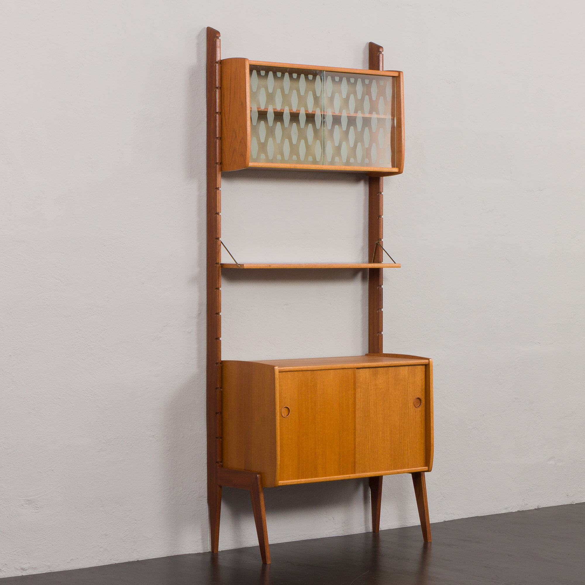 Scandinavian free standing wall unit model Ergo in light teak by John Texmon, Norway 1960s