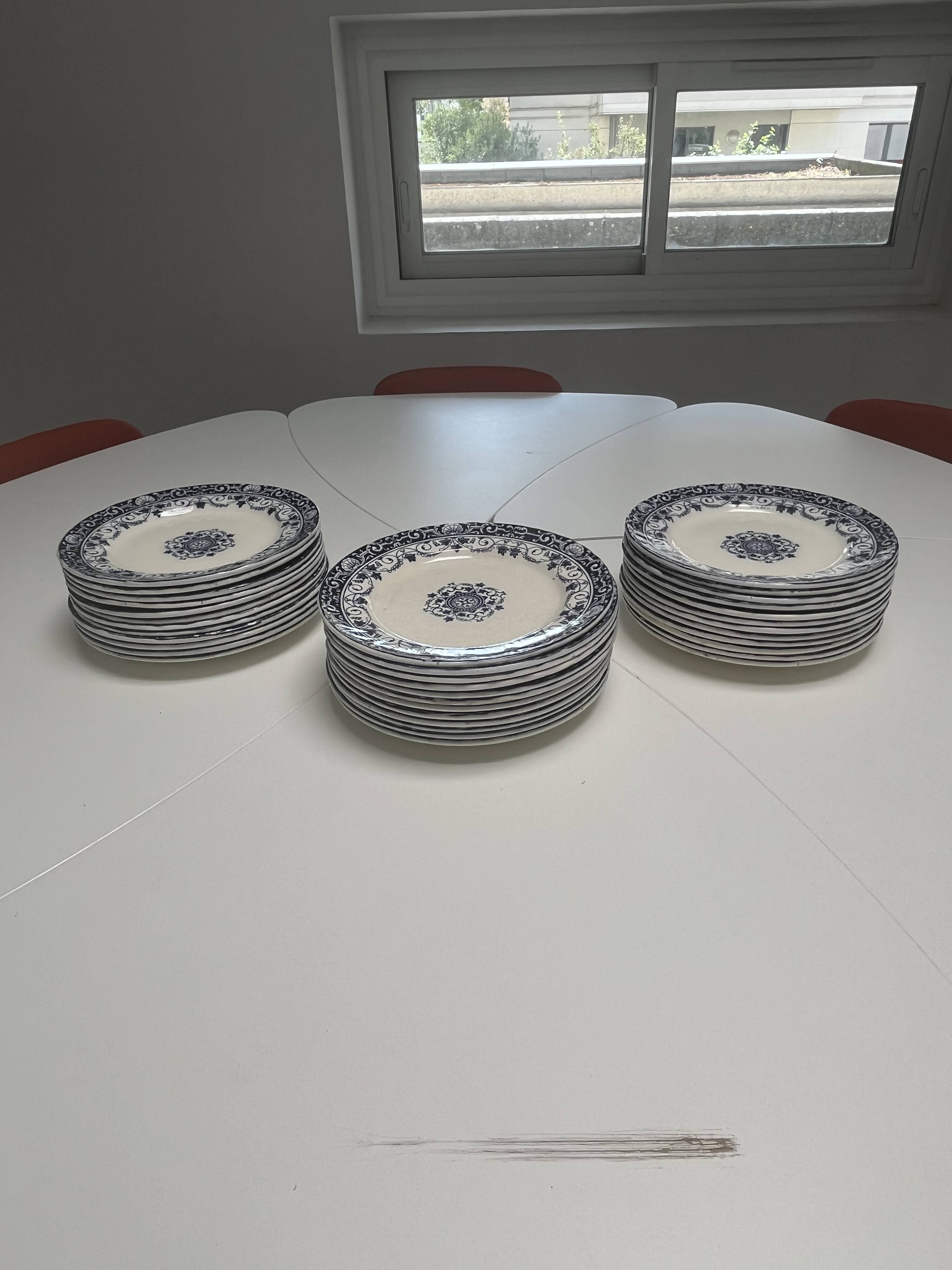 SET OF 12 PLATES - LOUIS XV SERVICE - MANUFACTURER JULES VIEILLARD