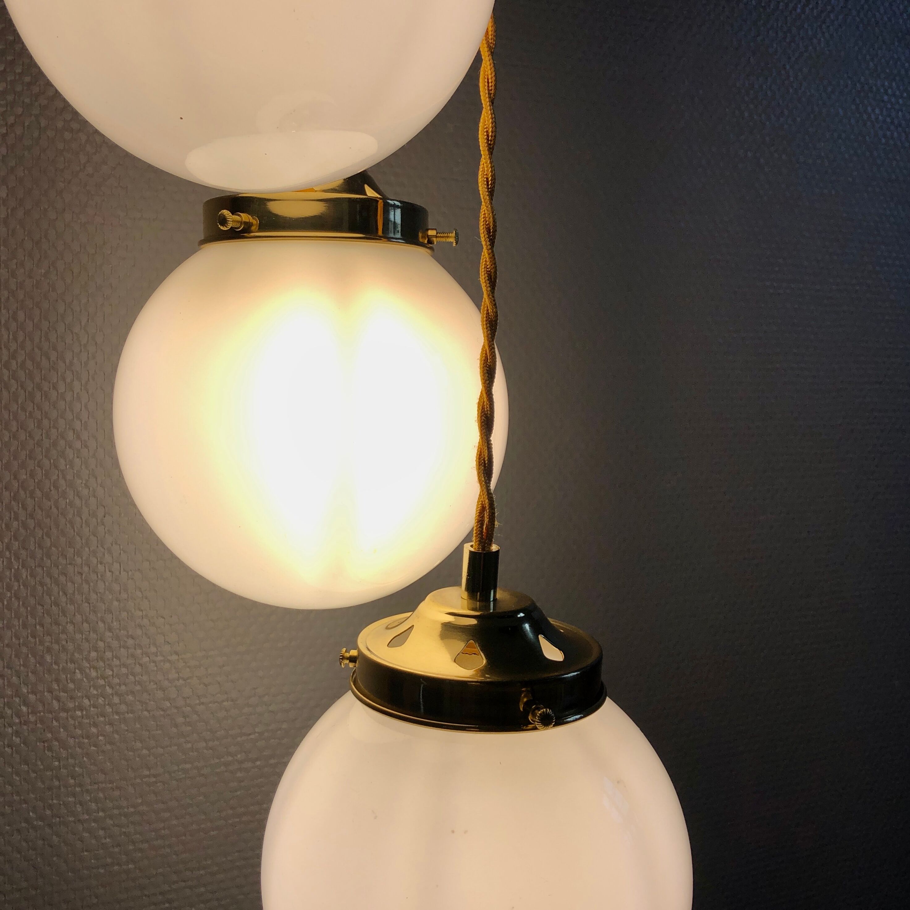 Three-light cascade suspension, vintage globes in white opaline