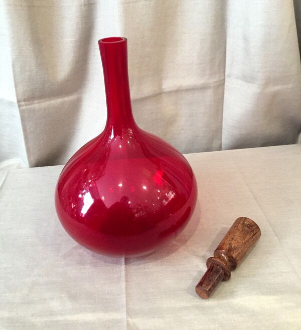 Bouteille ou soliflore rouge oignon avec bouchon en bois vintage murano