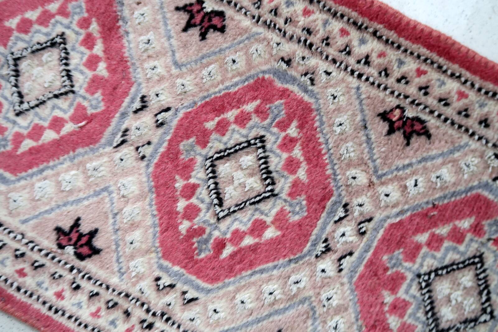Tapis vintage ouzbek Bukhara fait main en laine et soie – 32 x 97 cm