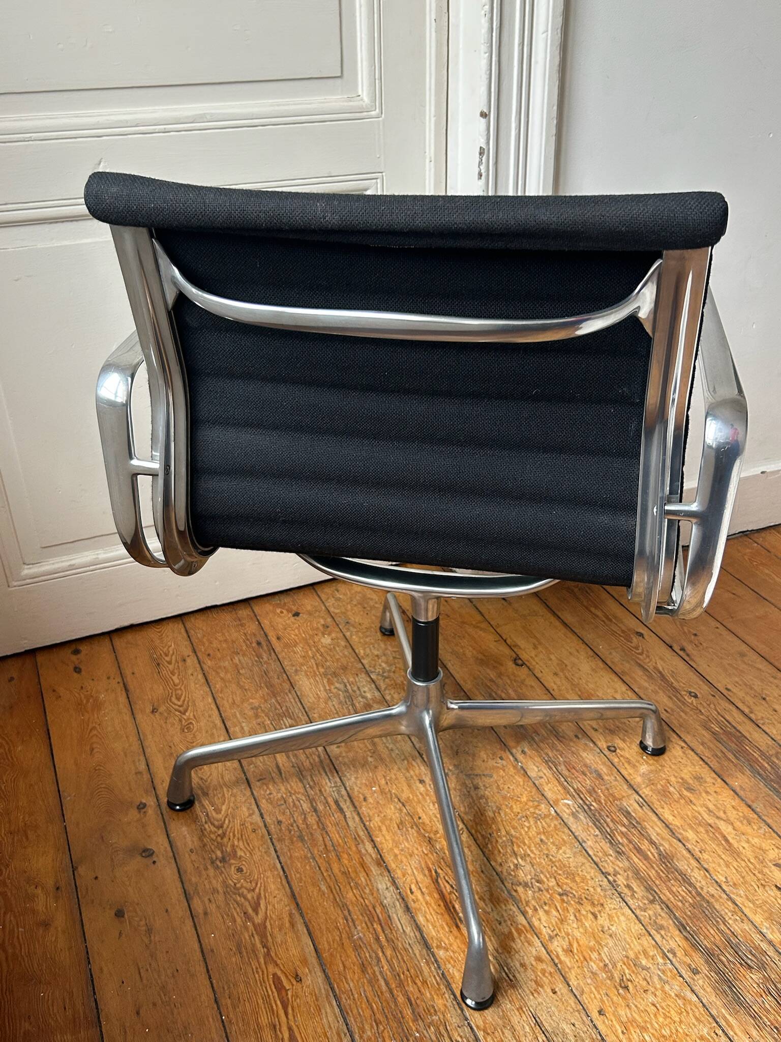 Vitra Conference EA108, polished black