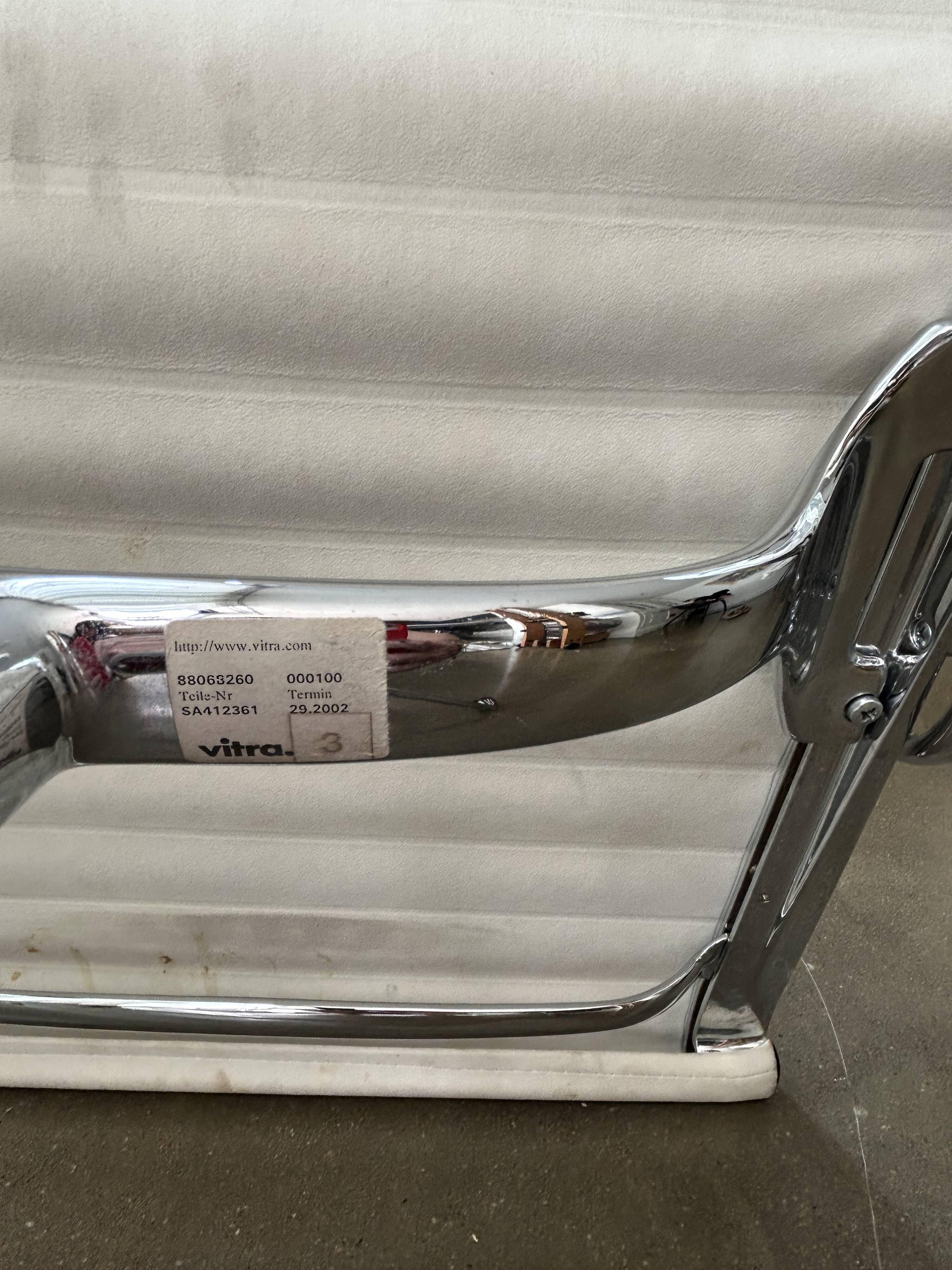 ALUMINIUM CHAIR EA 104 Pivotant