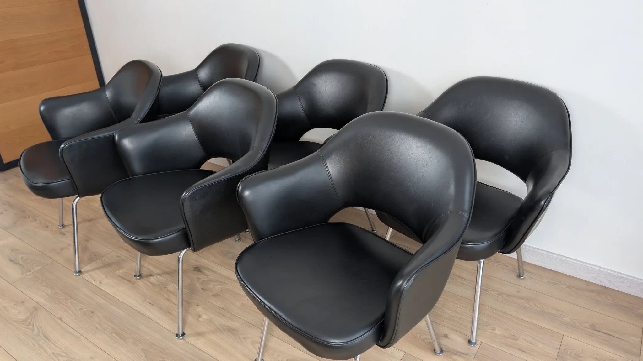 Set of 6 "Conference" chairs by Eero Saarinen for Knoll International