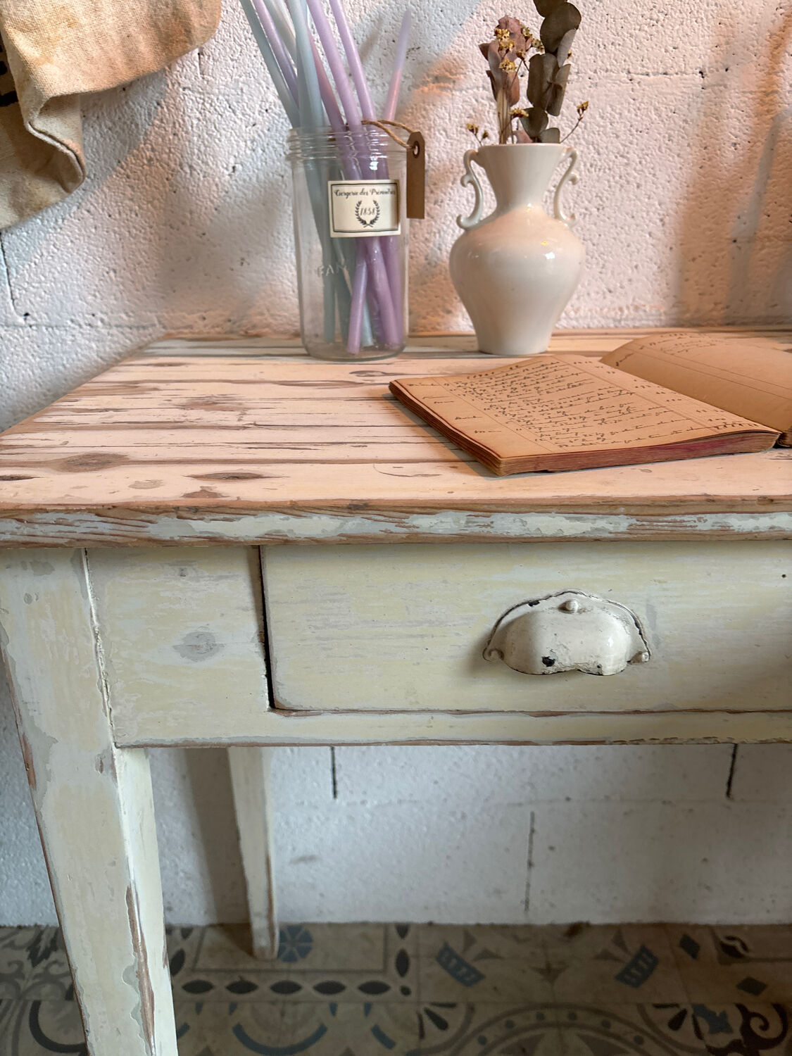 Small country table with 2 drawers
