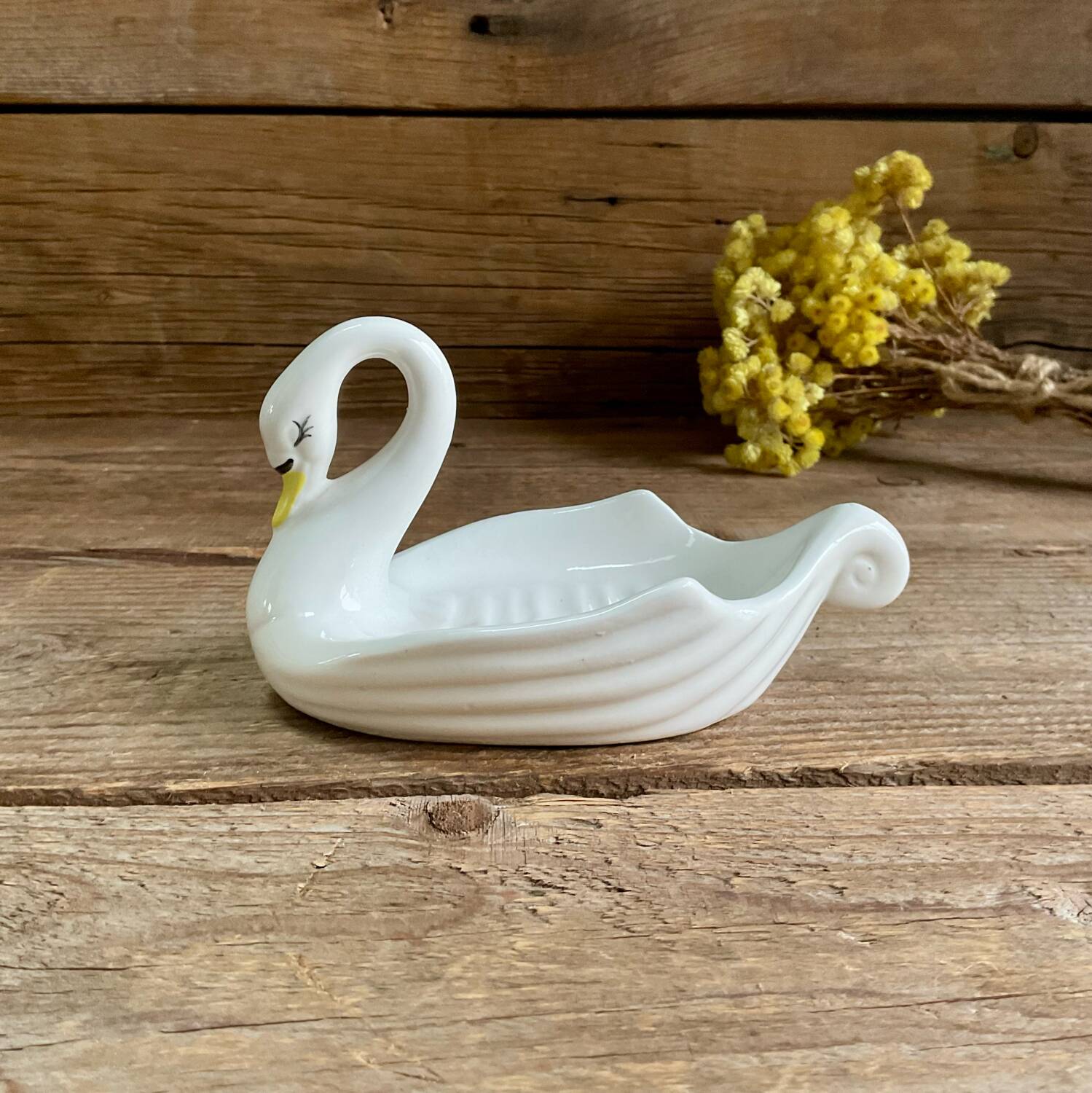 Swan soap dish