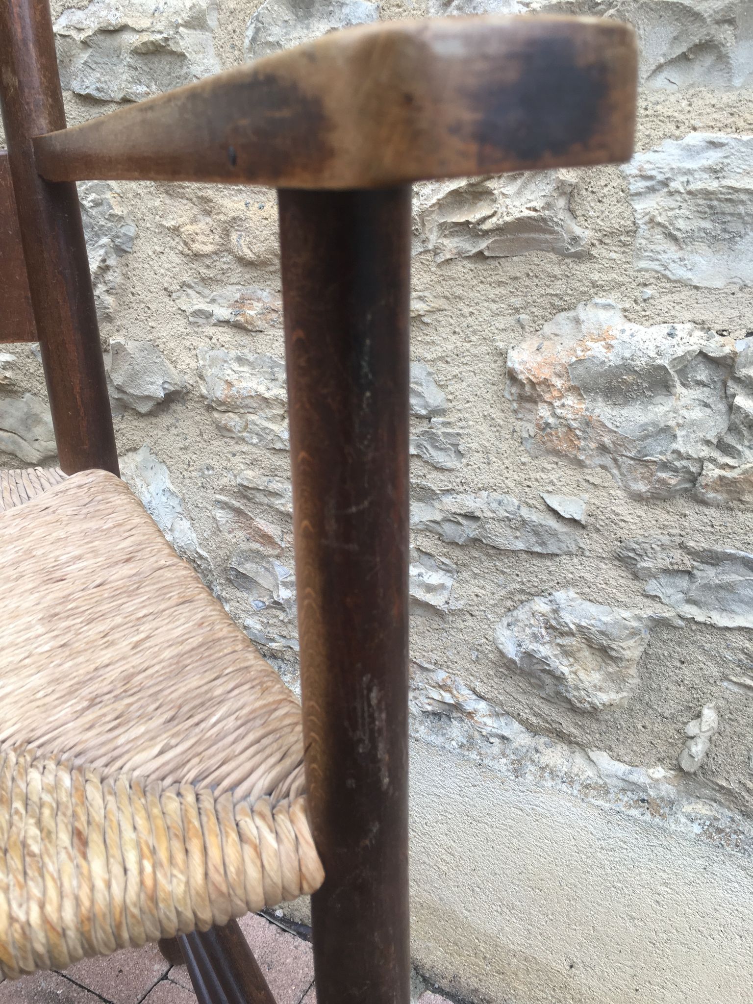 Fauteuil paillé rustique
